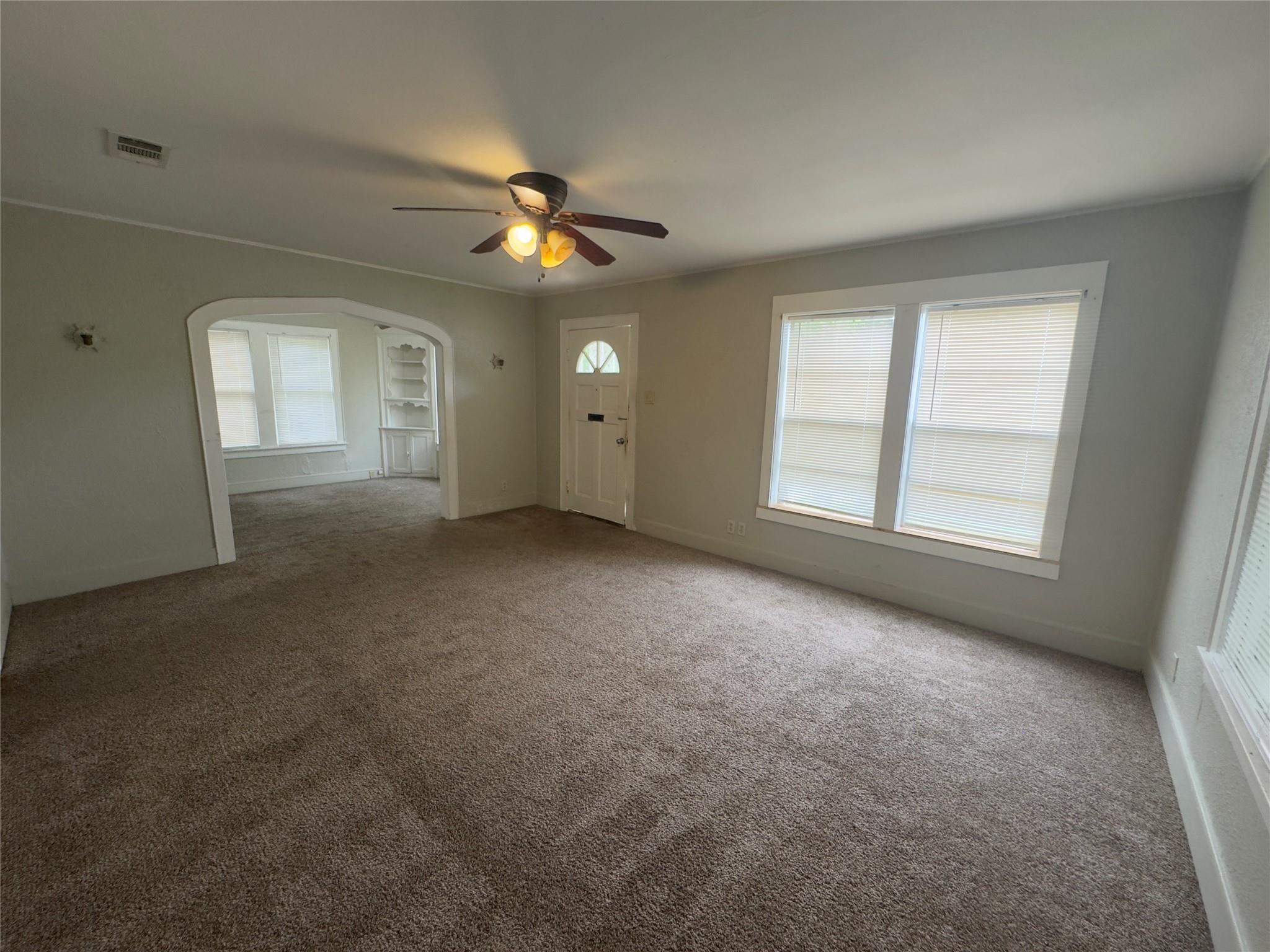 306 Bowie St, Luling, TX 78648
