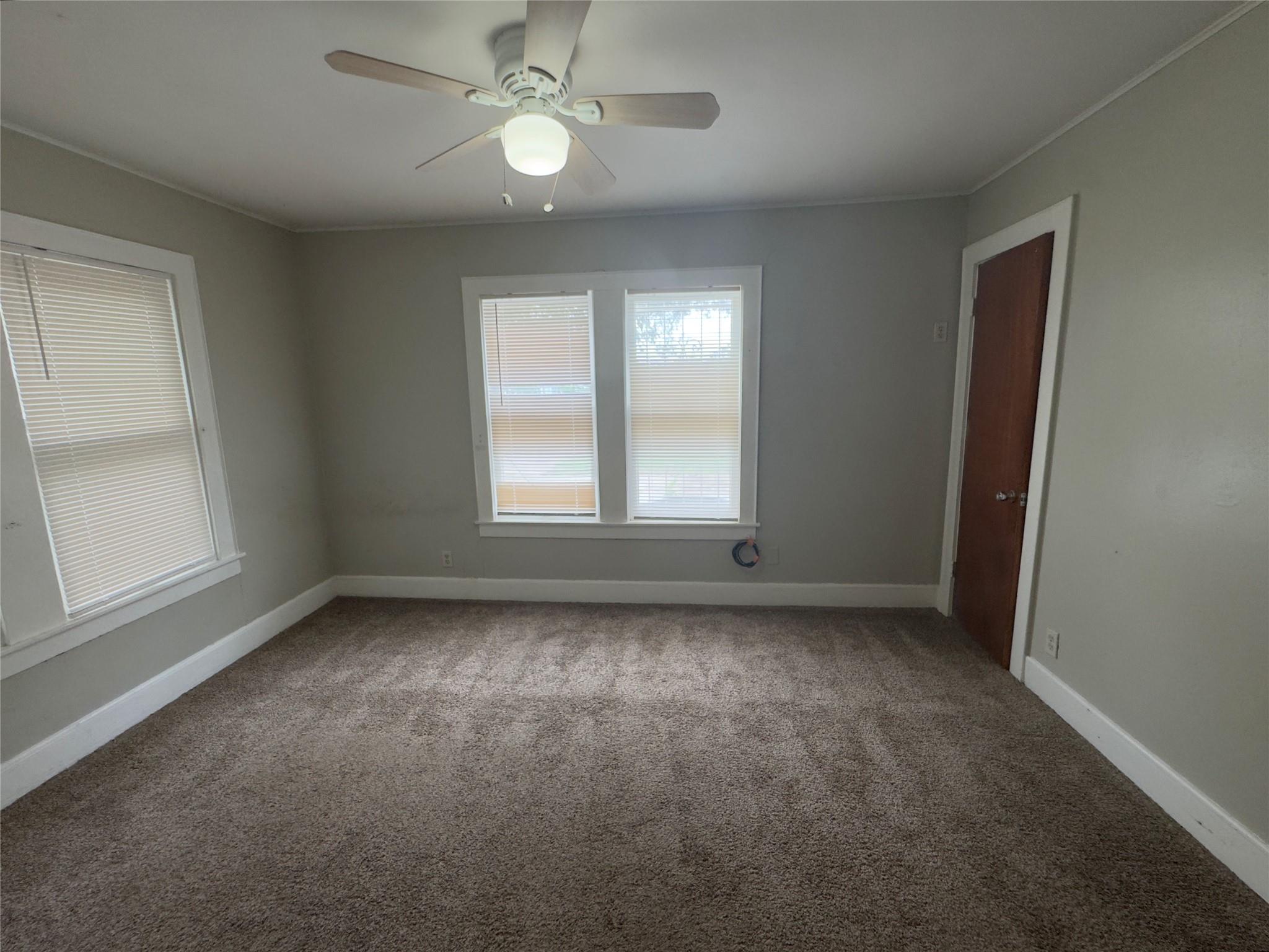 306 Bowie St, Luling, TX 78648