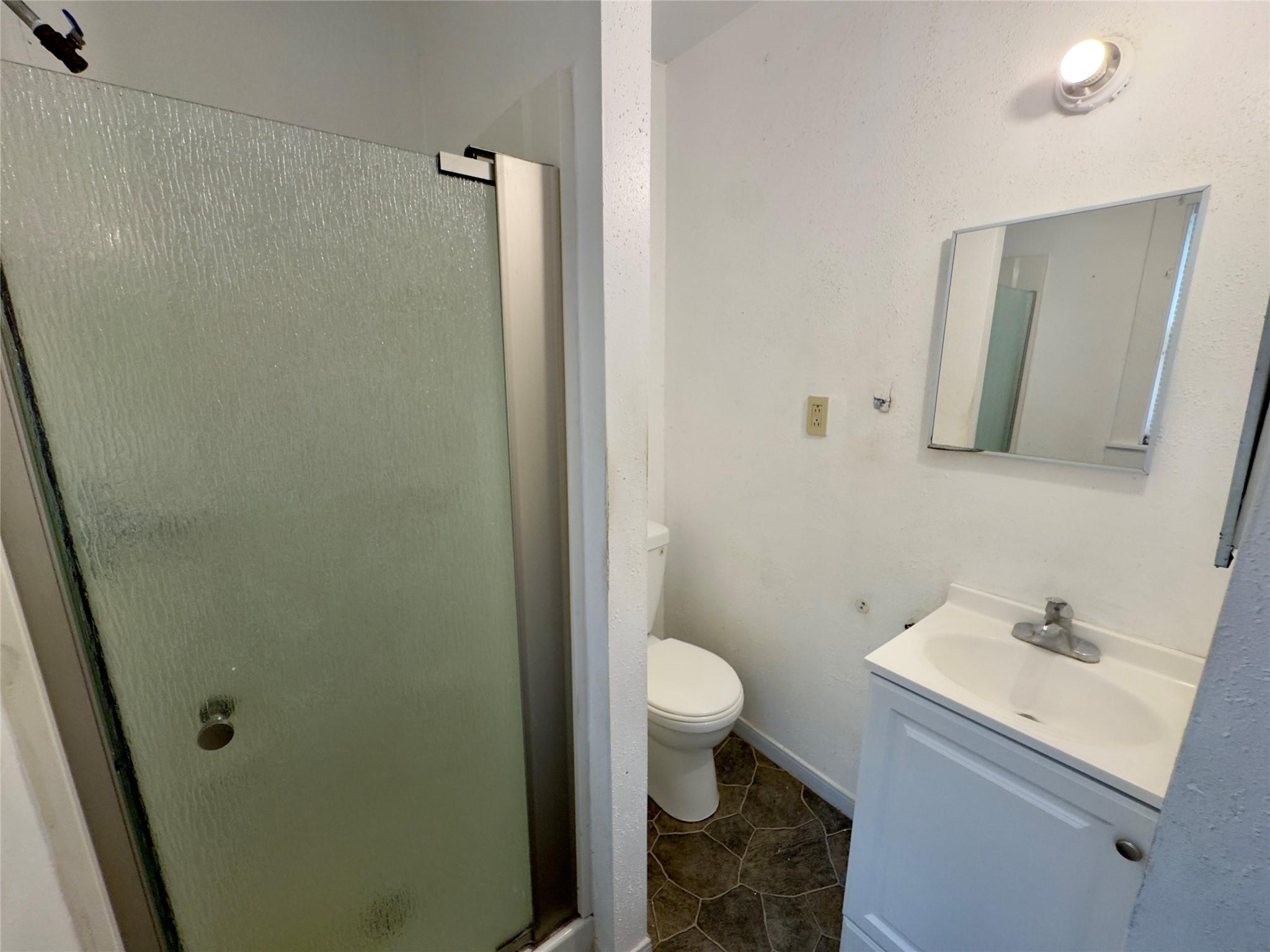 306 Bowie St, Luling, TX 78648