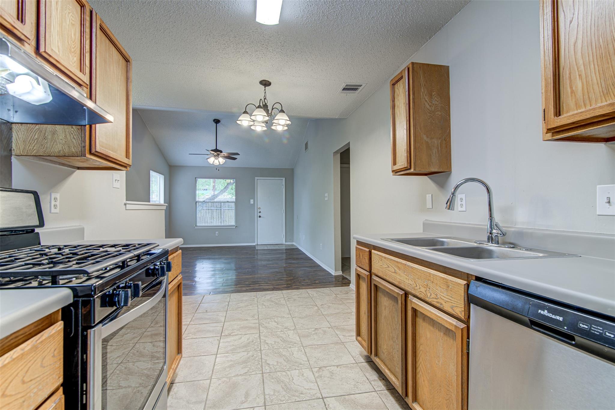 8116 West Gate Blvd # B, Austin, TX 78745