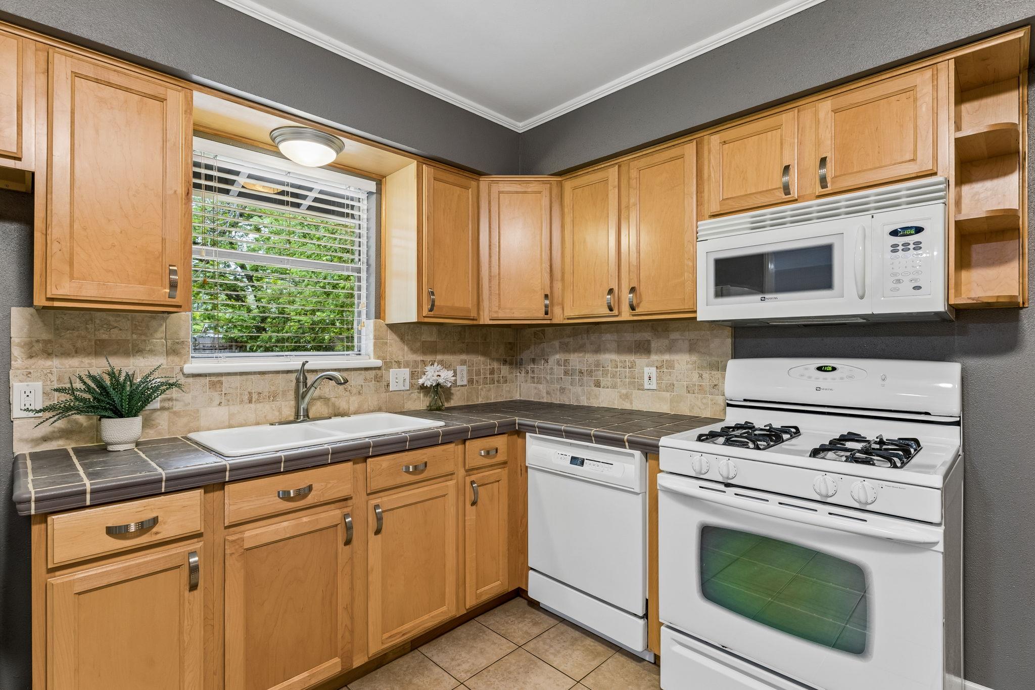 6902 Notre Dame Dr, Austin, TX 78723