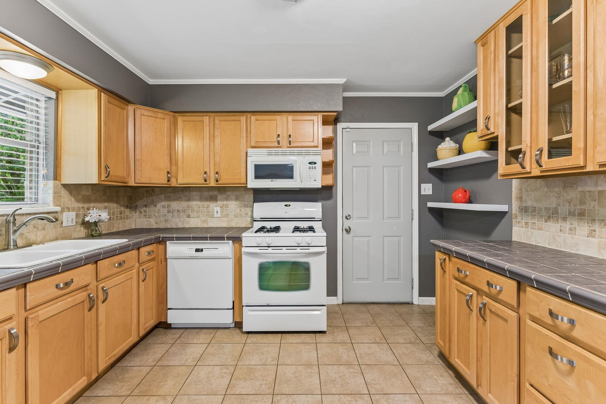 6902 Notre Dame Dr, Austin, TX 78723