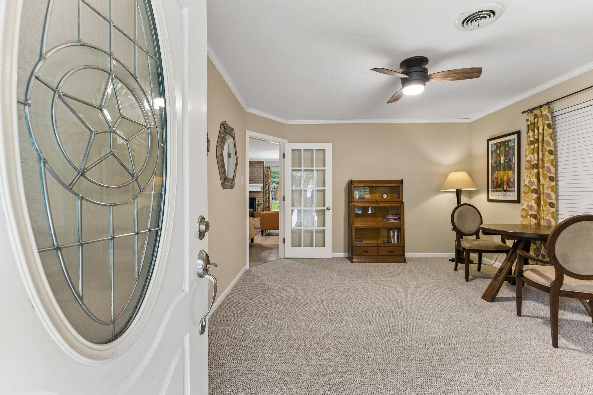 6902 Notre Dame Dr, Austin, TX 78723