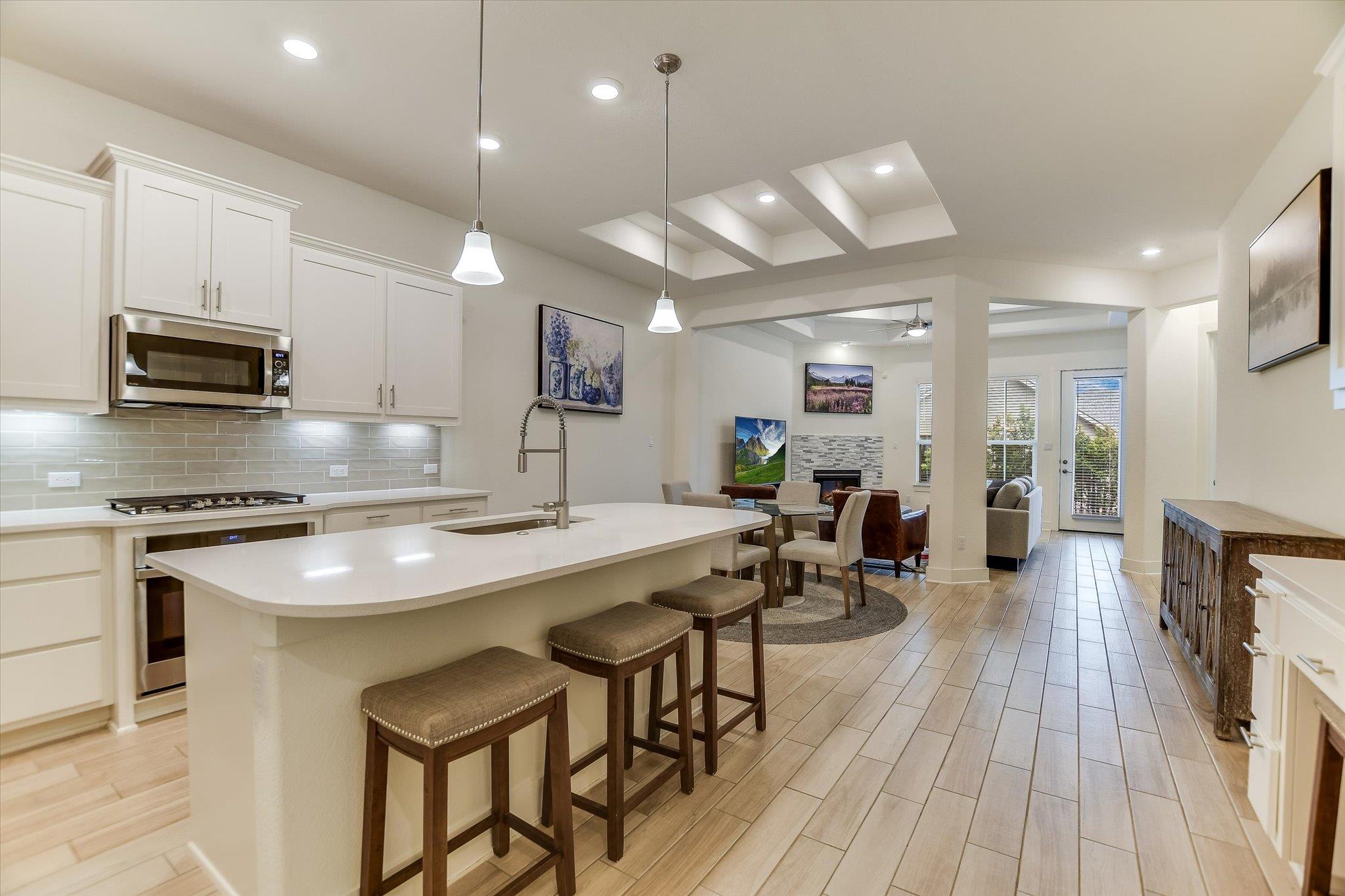 212 Olivia Dr # 117, Austin, TX 78738