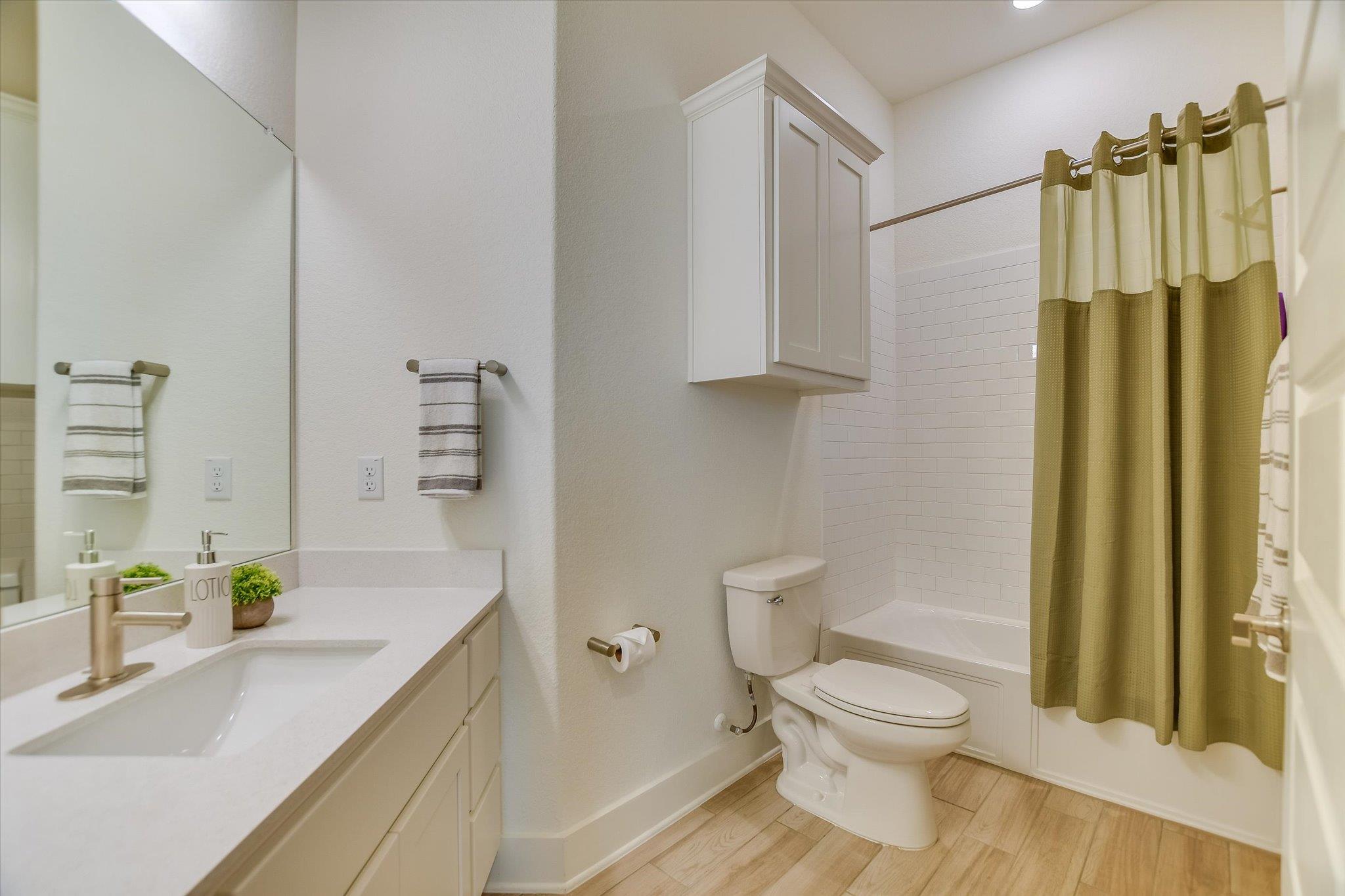 212 Olivia Dr # 117, Austin, TX 78738