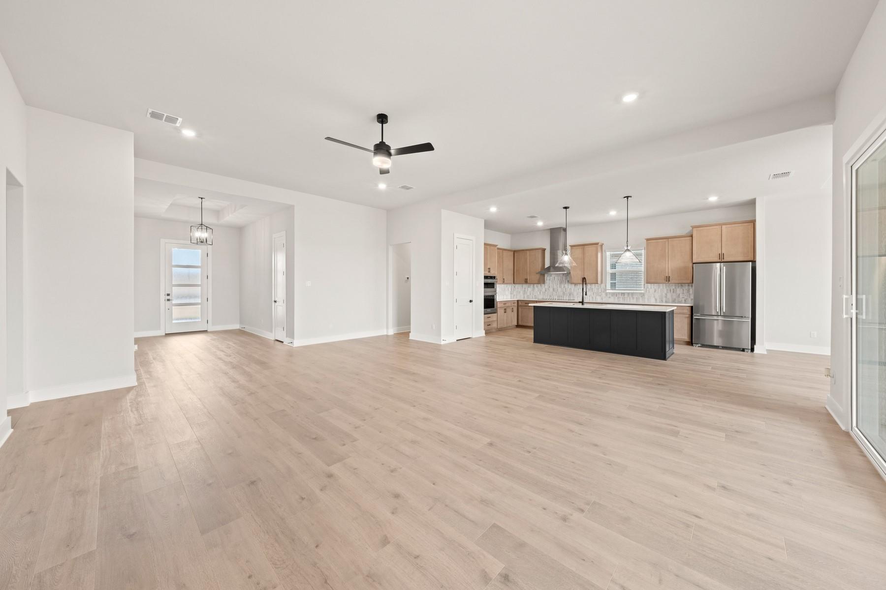 309 East Luna Blue Ln, Jarrell, TX 76537