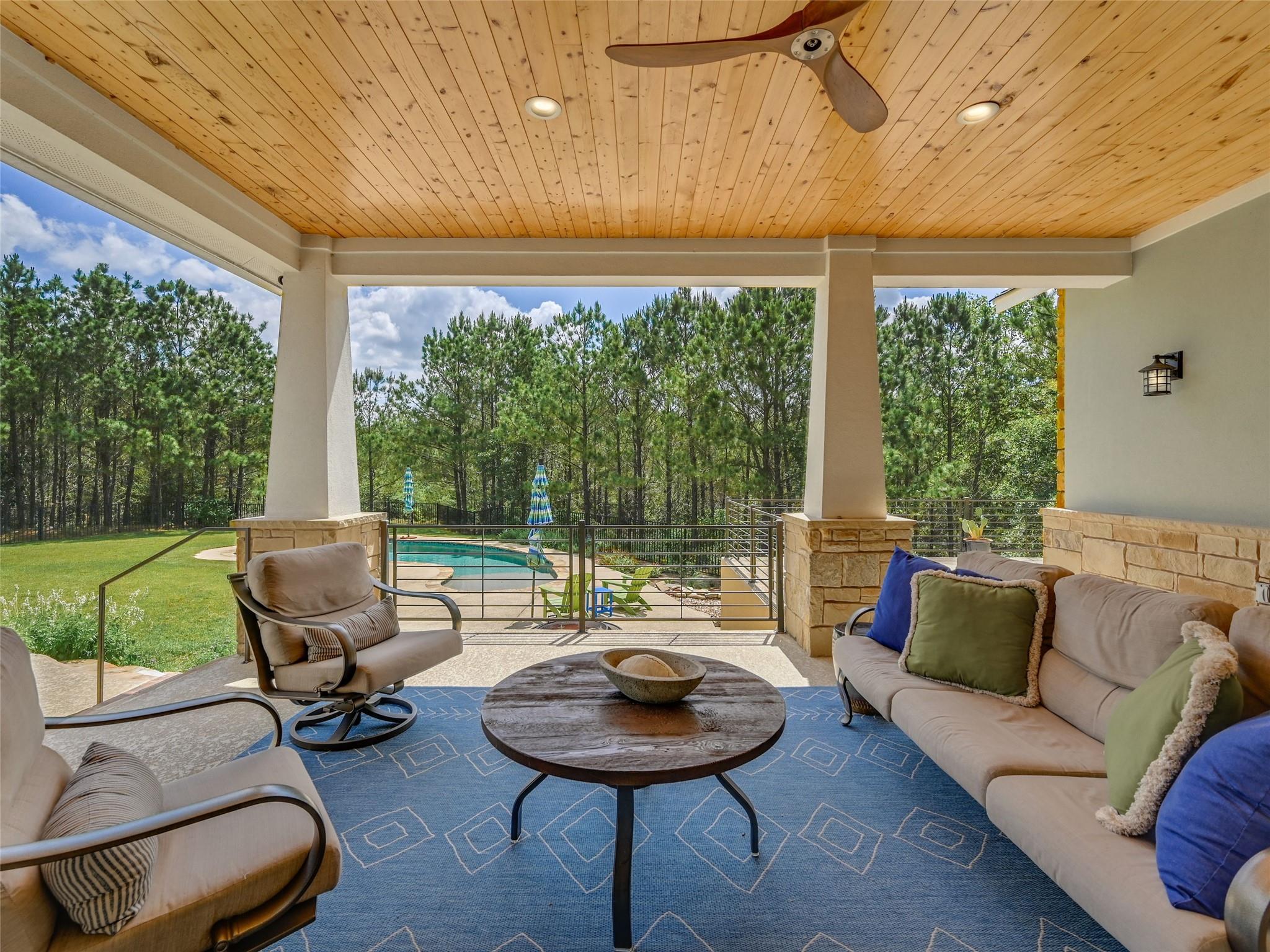 271 Tall Forest Dr, Bastrop, TX 78602