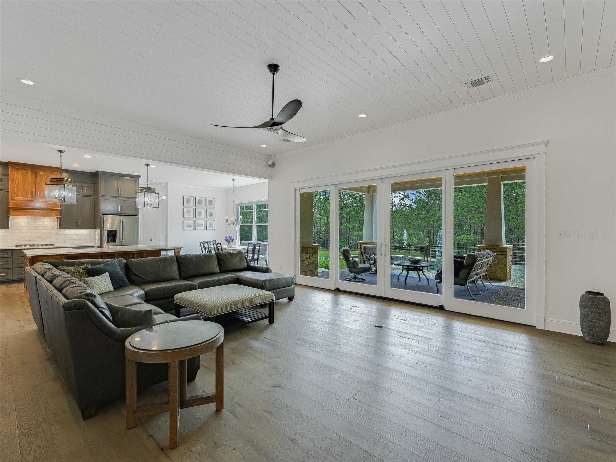 271 Tall Forest Dr, Bastrop, TX 78602