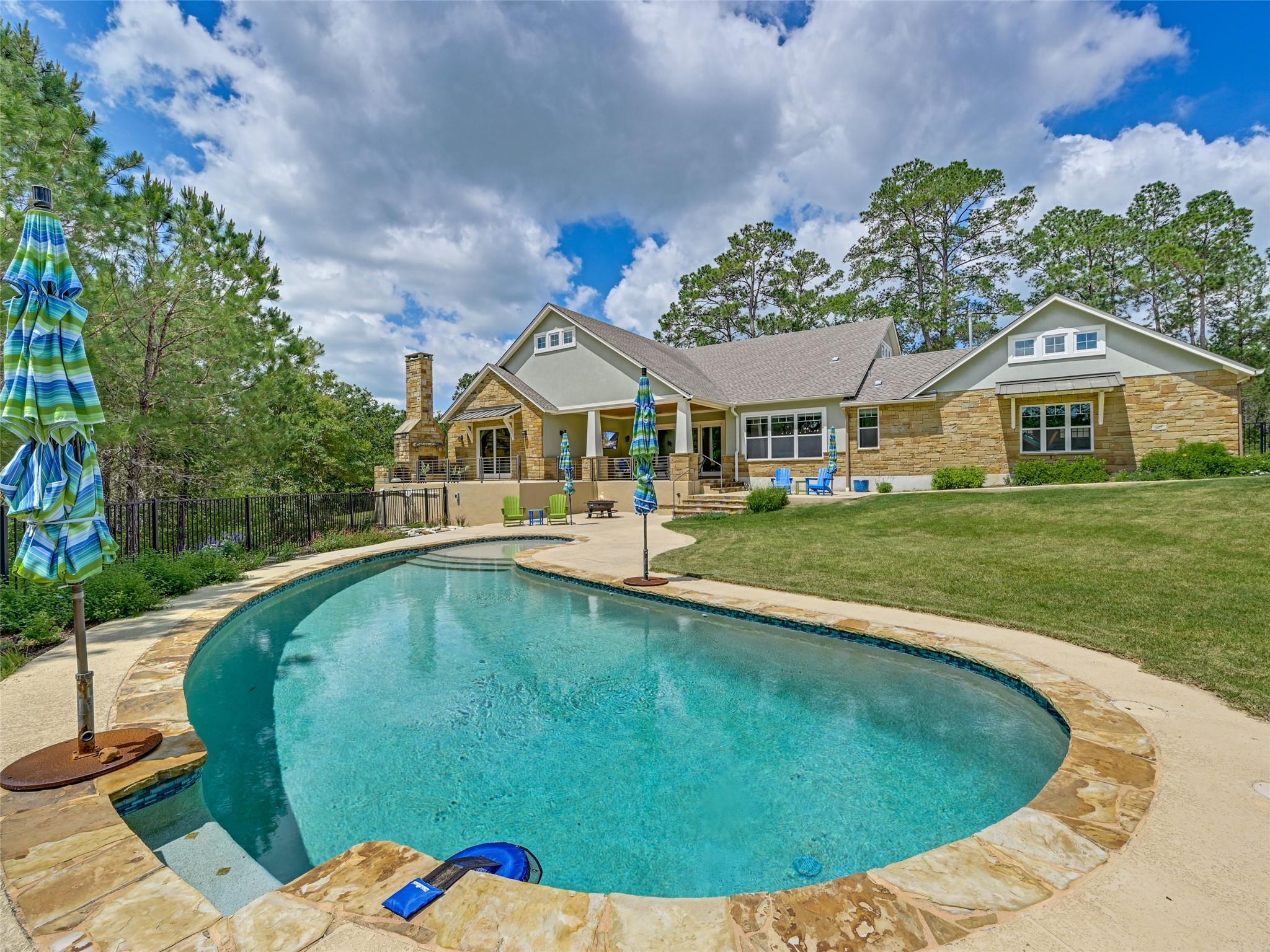 271 Tall Forest Dr, Bastrop, TX 78602