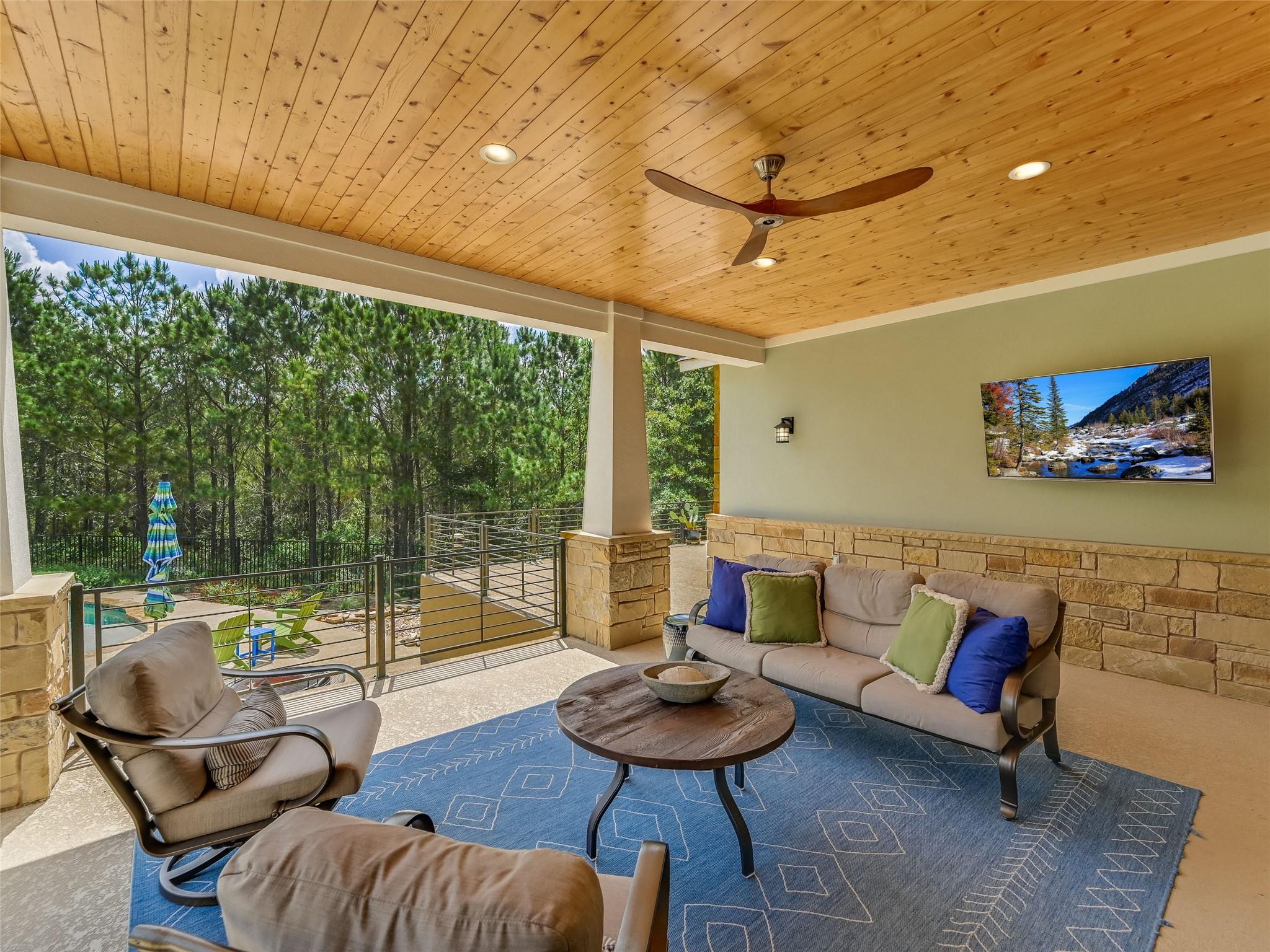 271 Tall Forest Dr, Bastrop, TX 78602