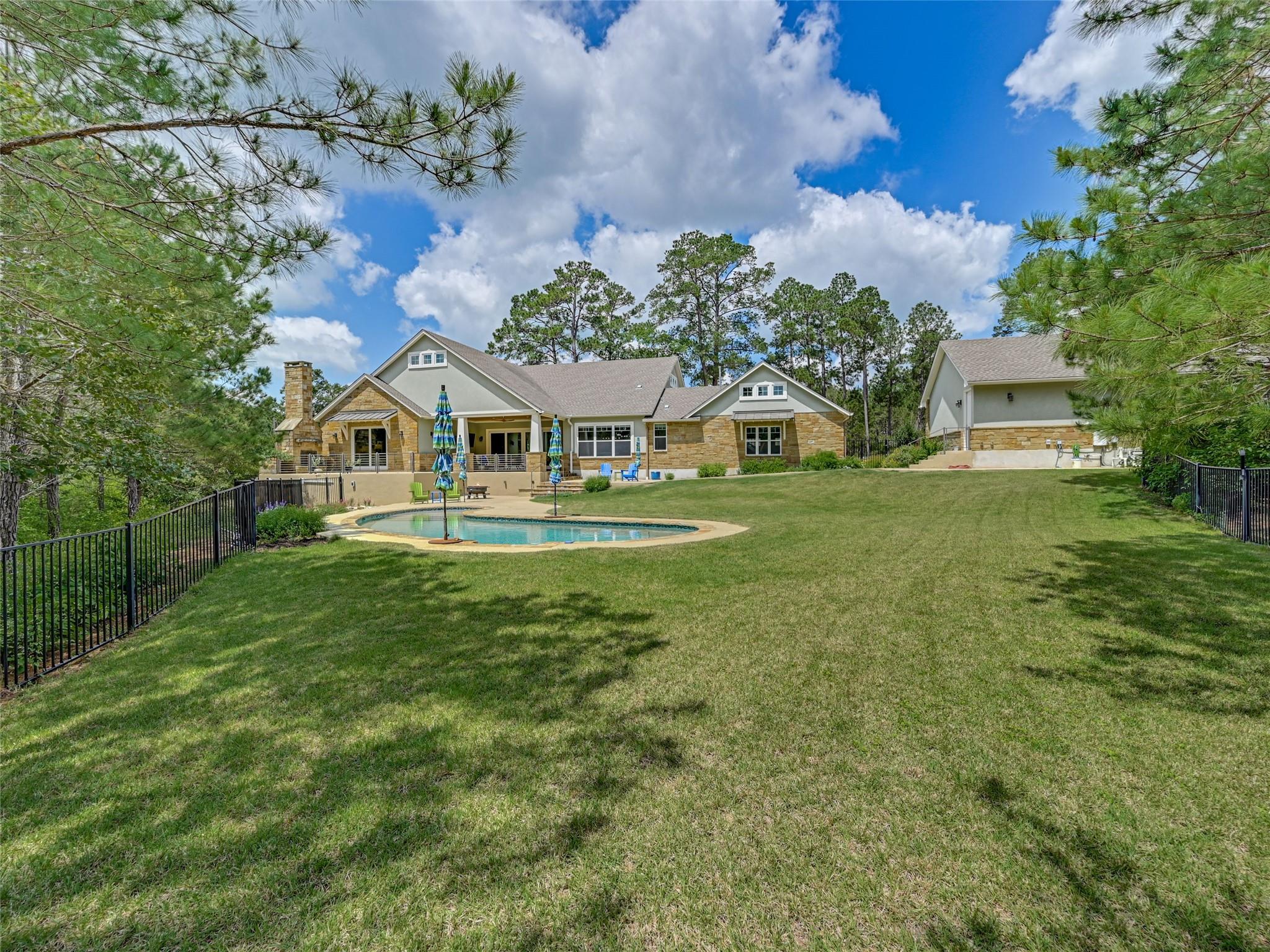 271 Tall Forest Dr, Bastrop, TX 78602