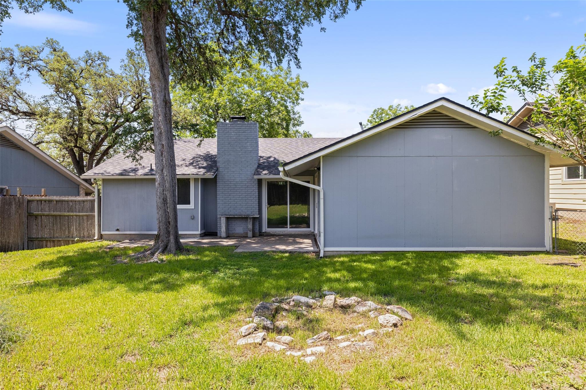 902 Hillside Oaks Dr, Austin, TX 78745