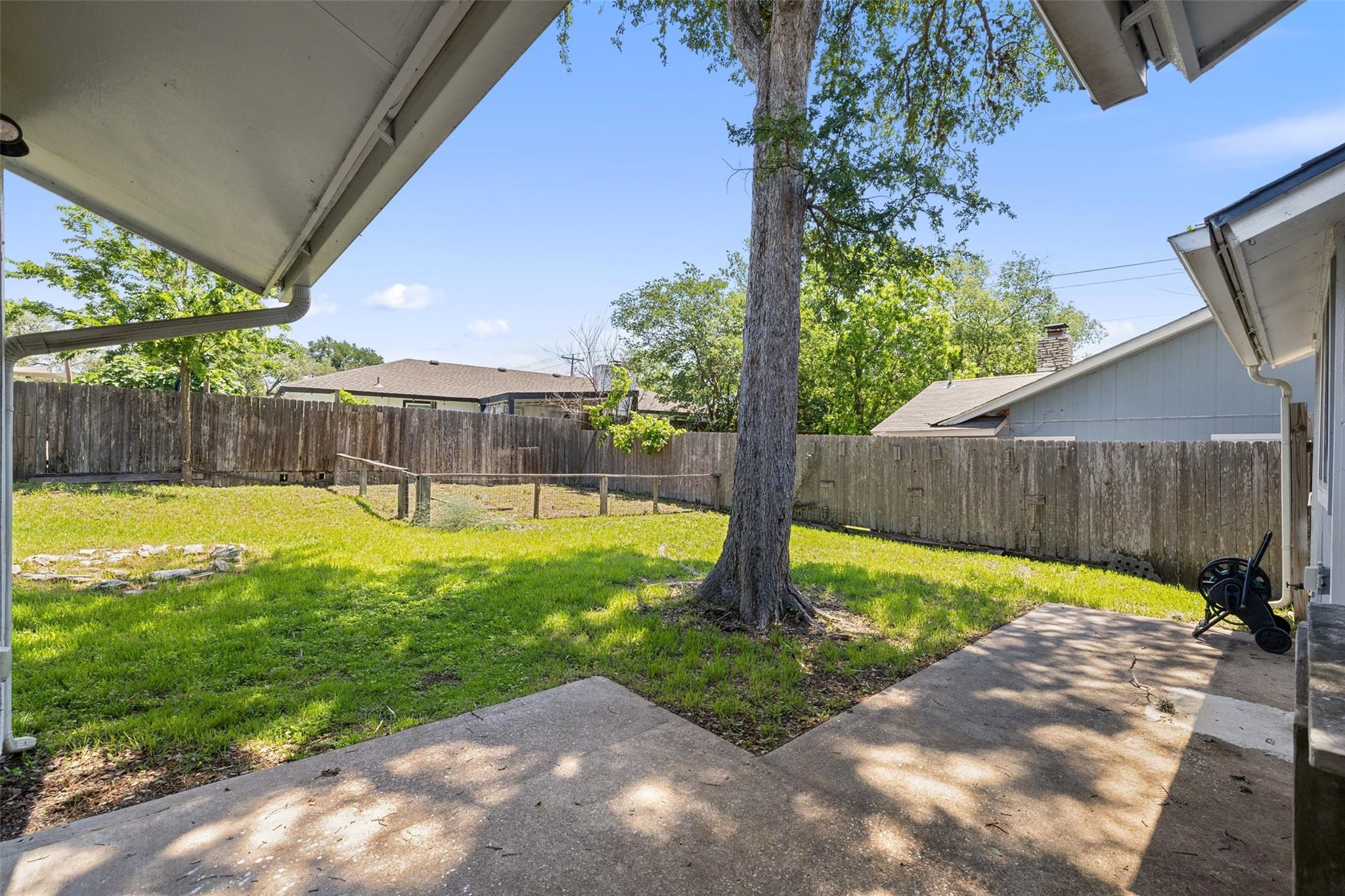 902 Hillside Oaks Dr, Austin, TX 78745