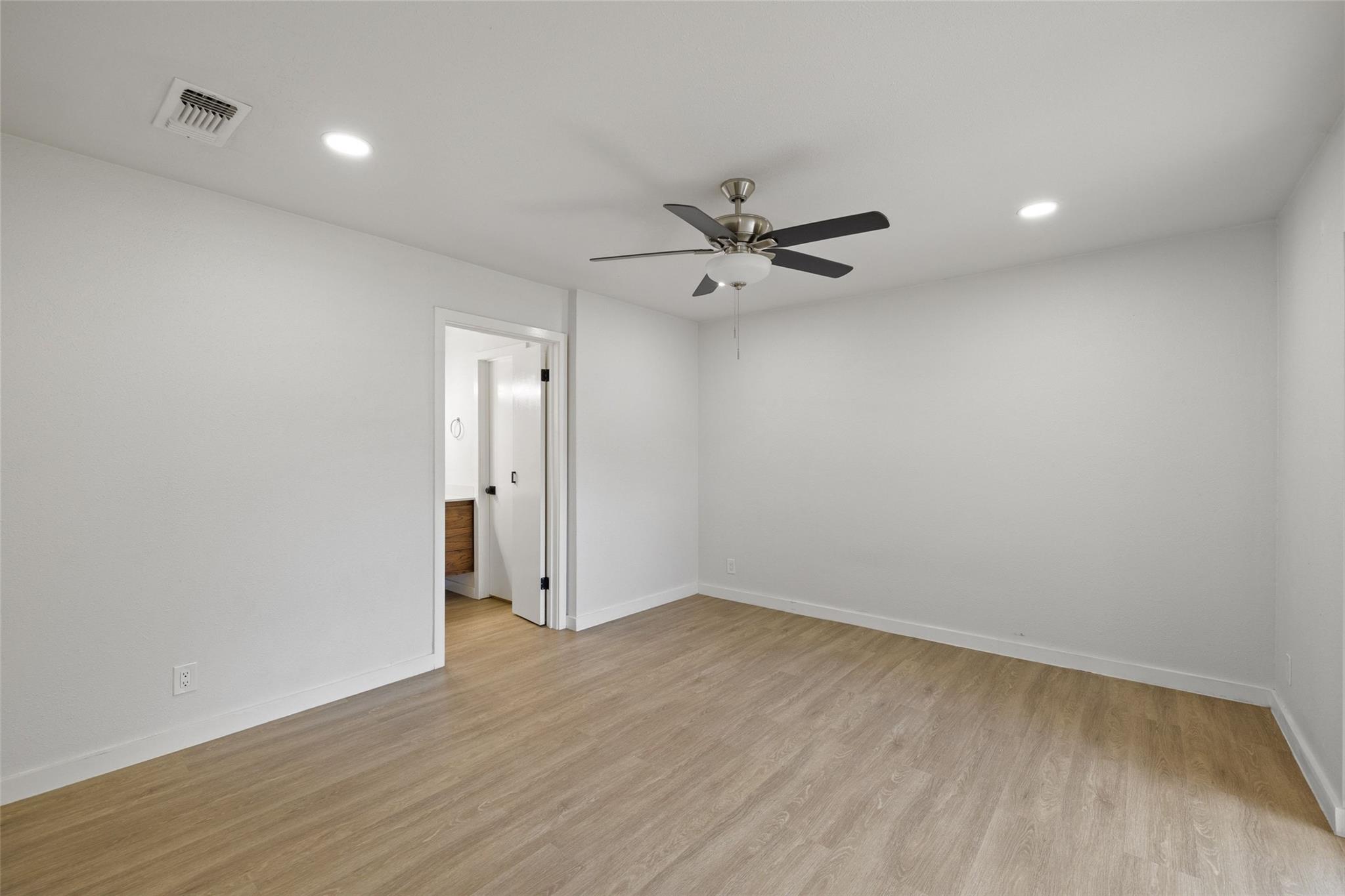 902 Hillside Oaks Dr, Austin, TX 78745