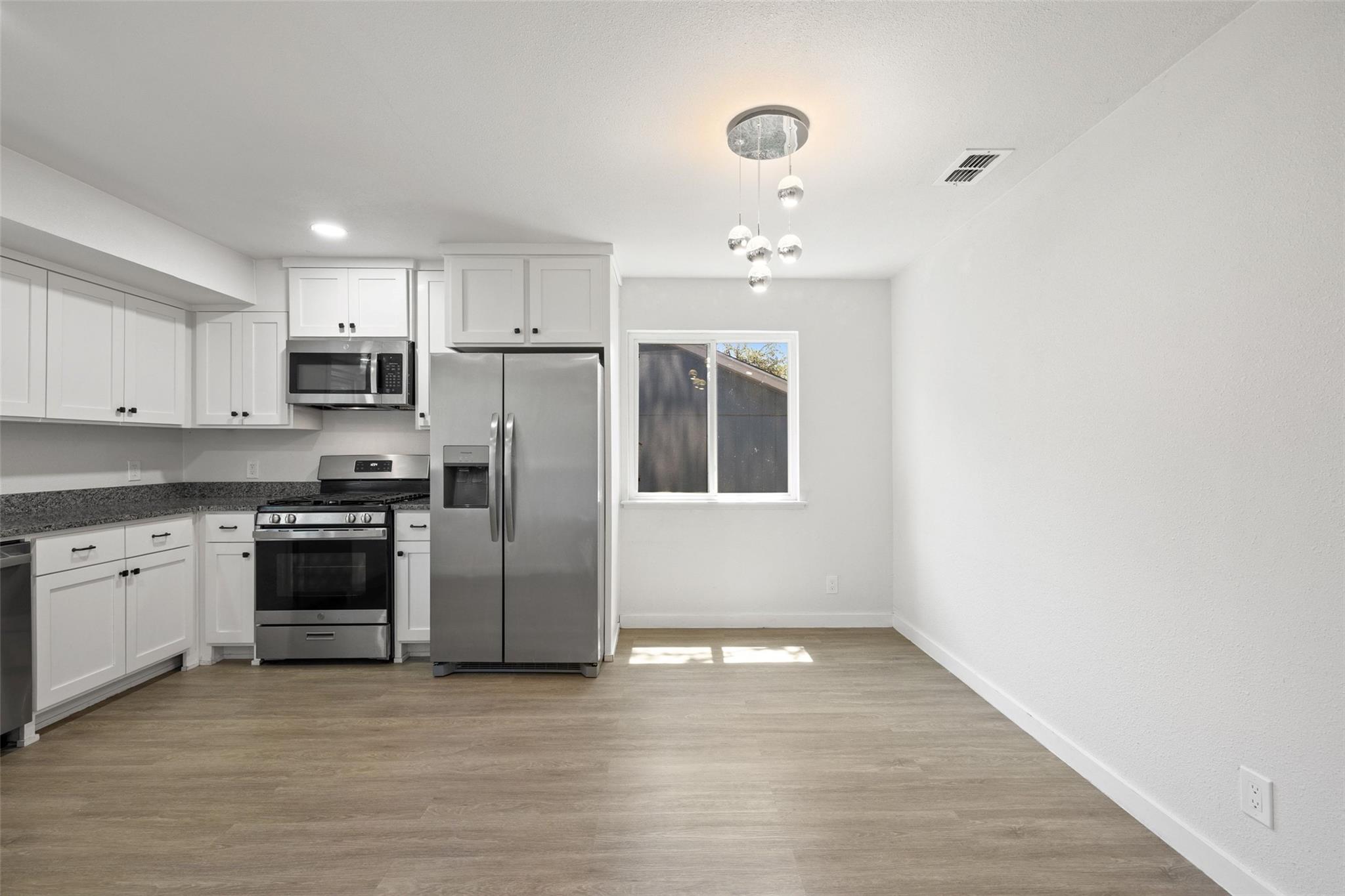 902 Hillside Oaks Dr, Austin, TX 78745