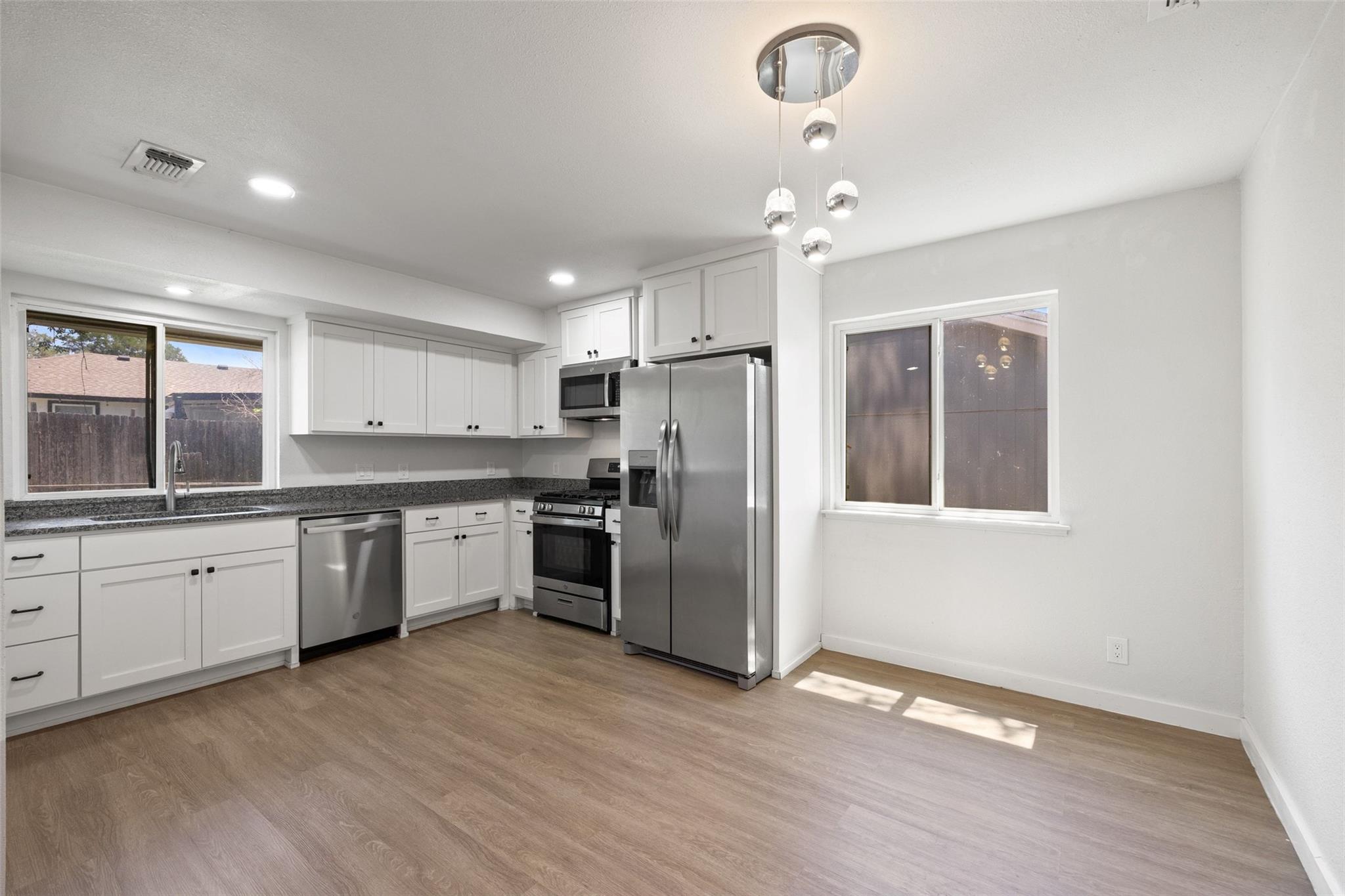902 Hillside Oaks Dr, Austin, TX 78745