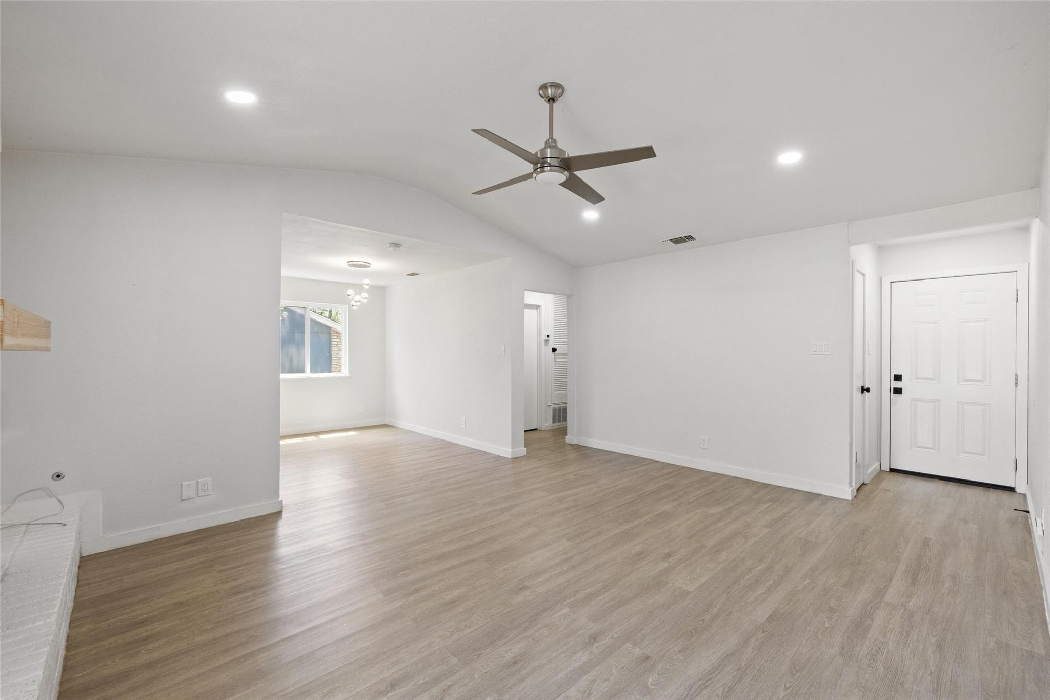 902 Hillside Oaks Dr, Austin, TX 78745