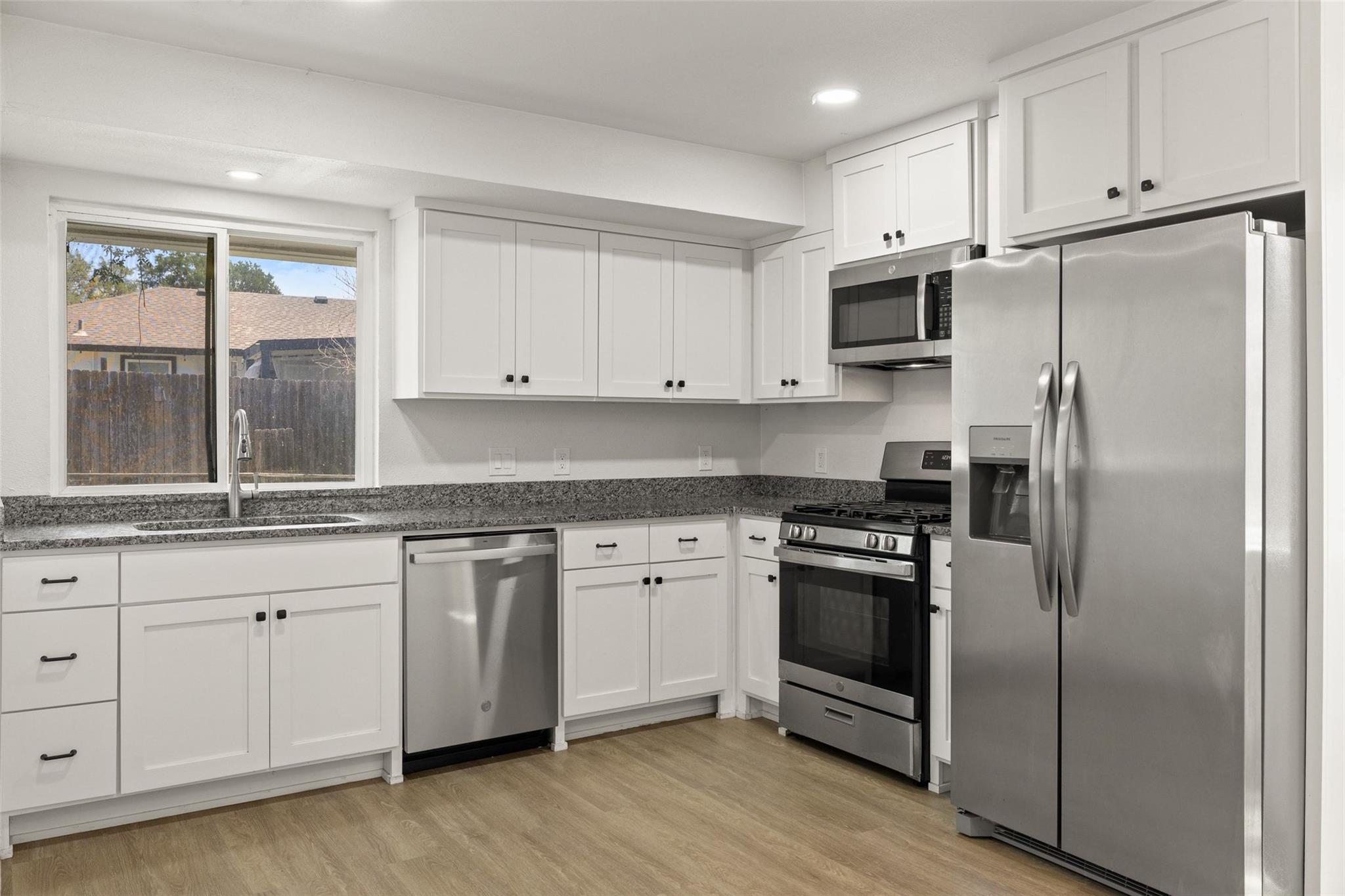 902 Hillside Oaks Dr, Austin, TX 78745