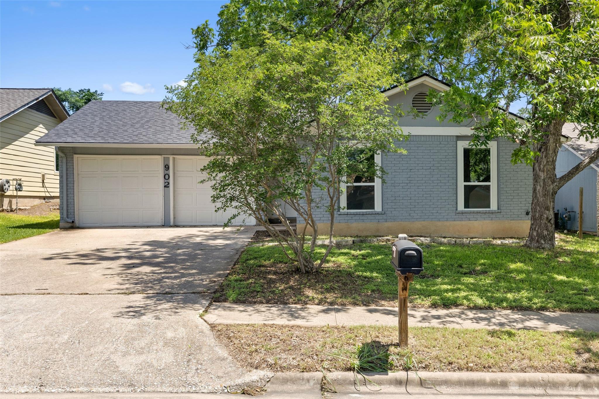902 Hillside Oaks Dr, Austin, TX 78745