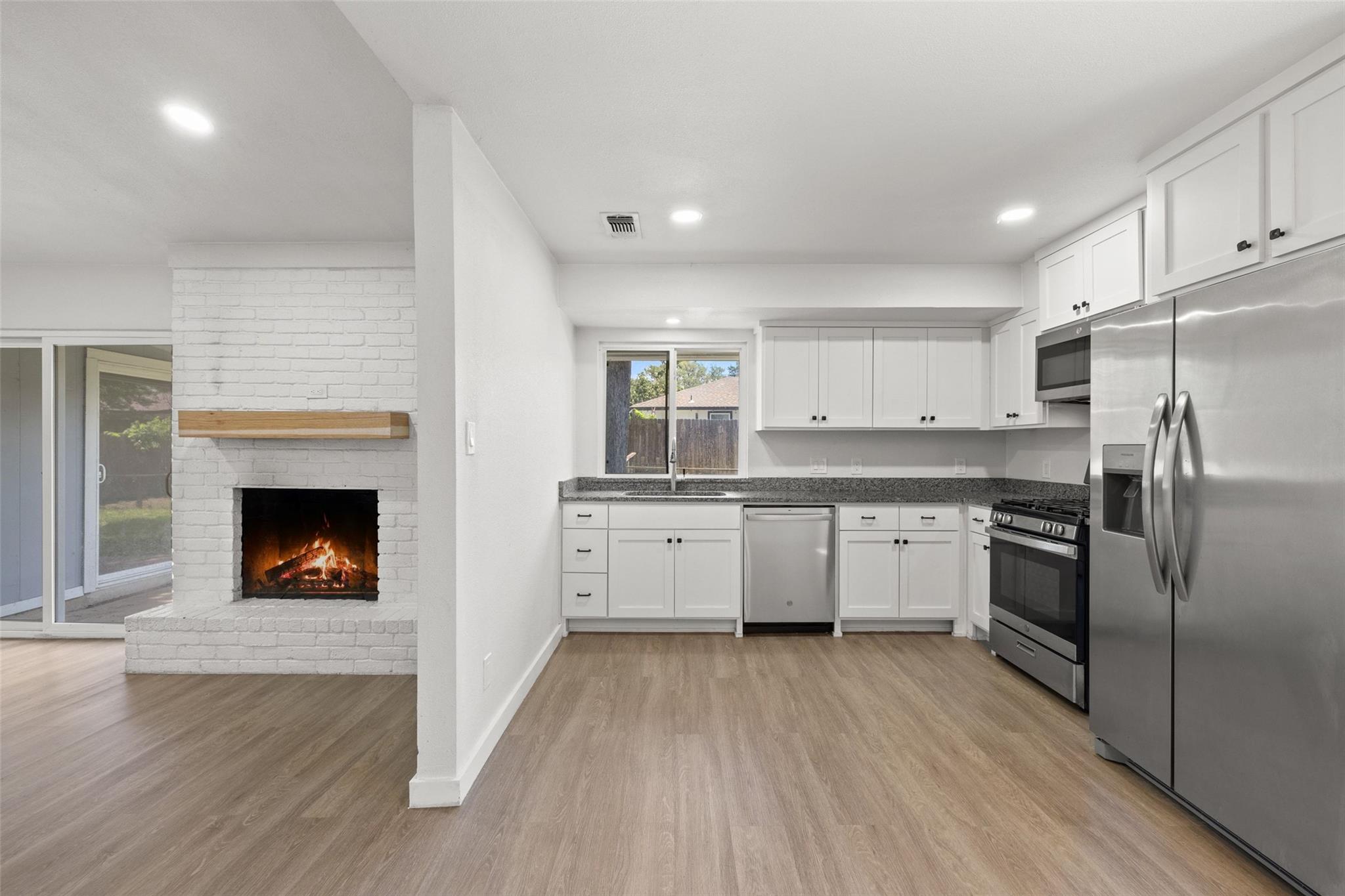 902 Hillside Oaks Dr, Austin, TX 78745