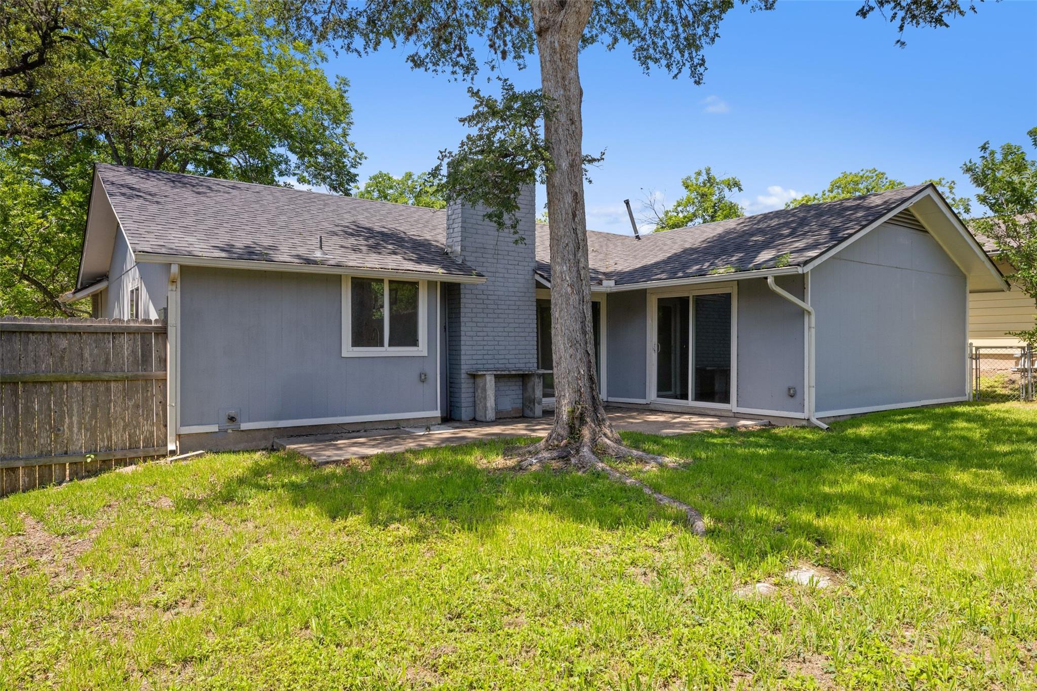 902 Hillside Oaks Dr, Austin, TX 78745