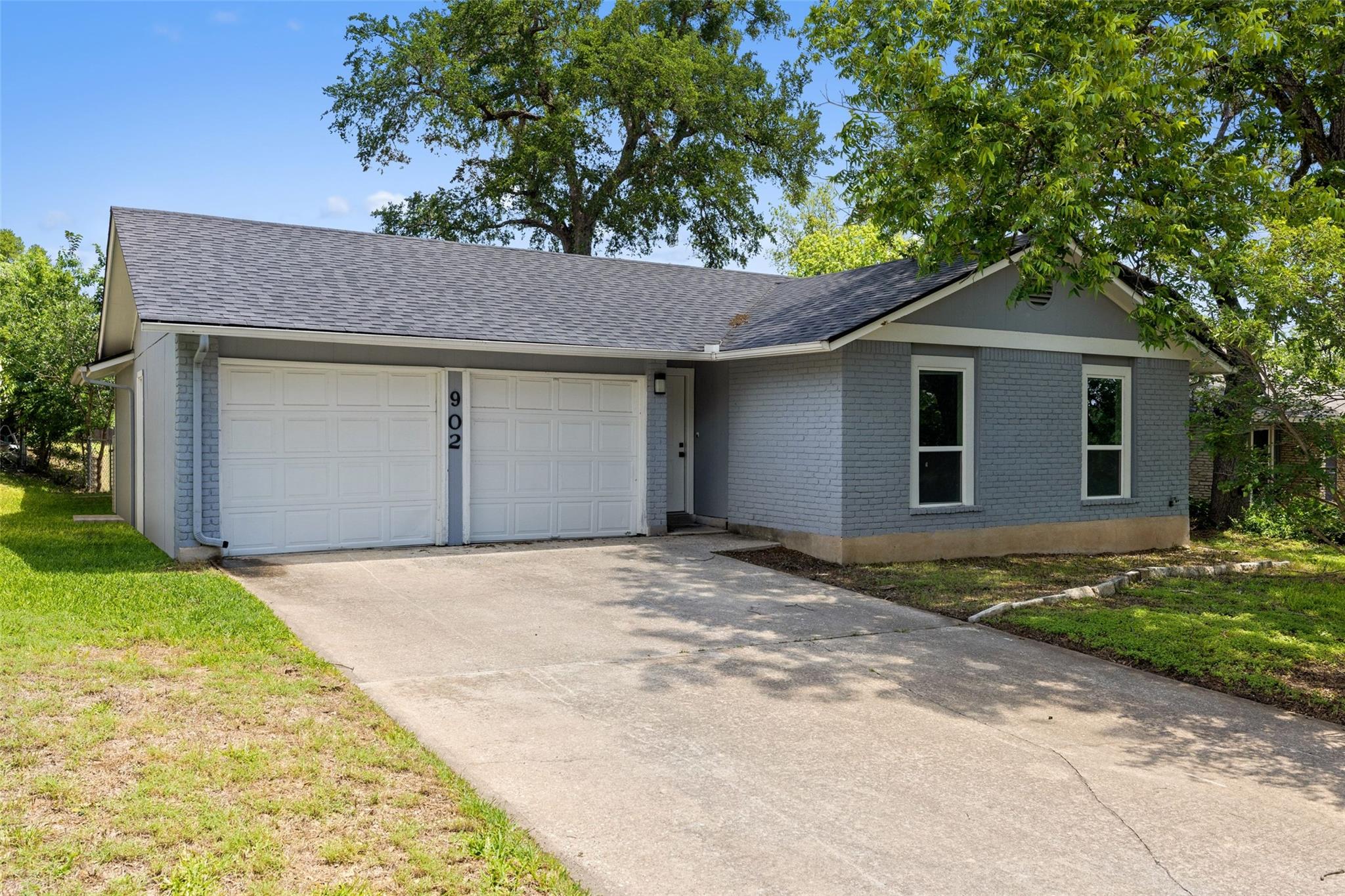 902 Hillside Oaks Dr, Austin, TX 78745