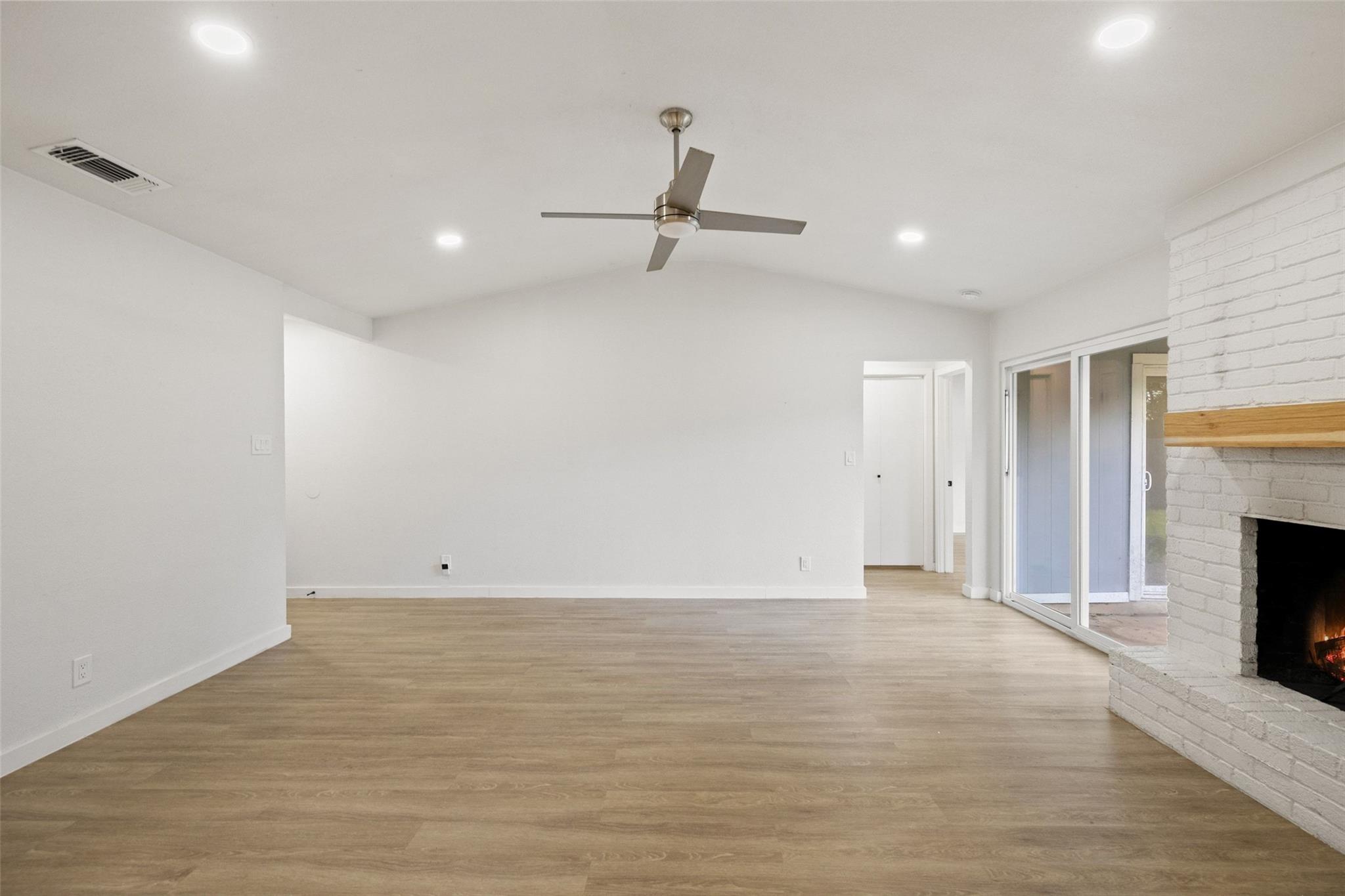 902 Hillside Oaks Dr, Austin, TX 78745
