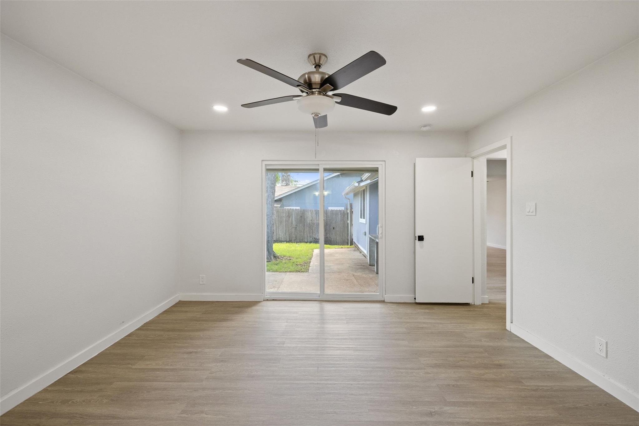 902 Hillside Oaks Dr, Austin, TX 78745