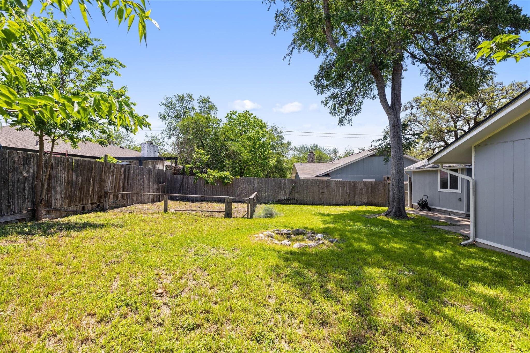 902 Hillside Oaks Dr, Austin, TX 78745