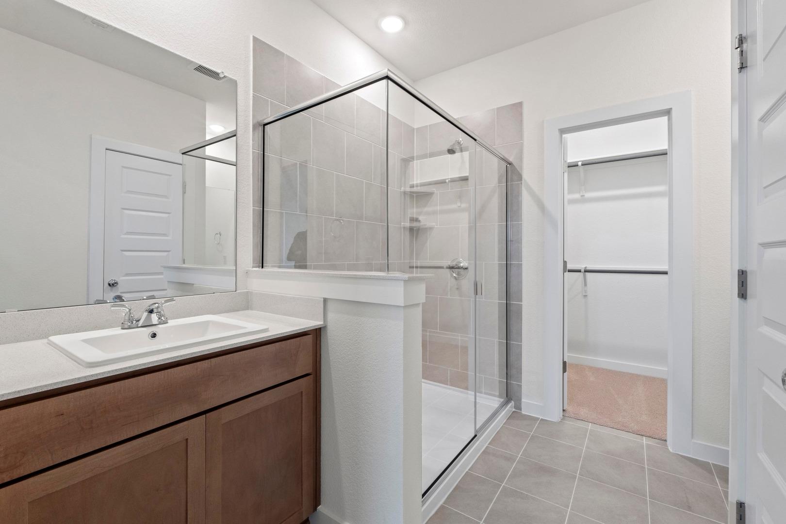 912 Universal Dr, Hutto, TX 78634