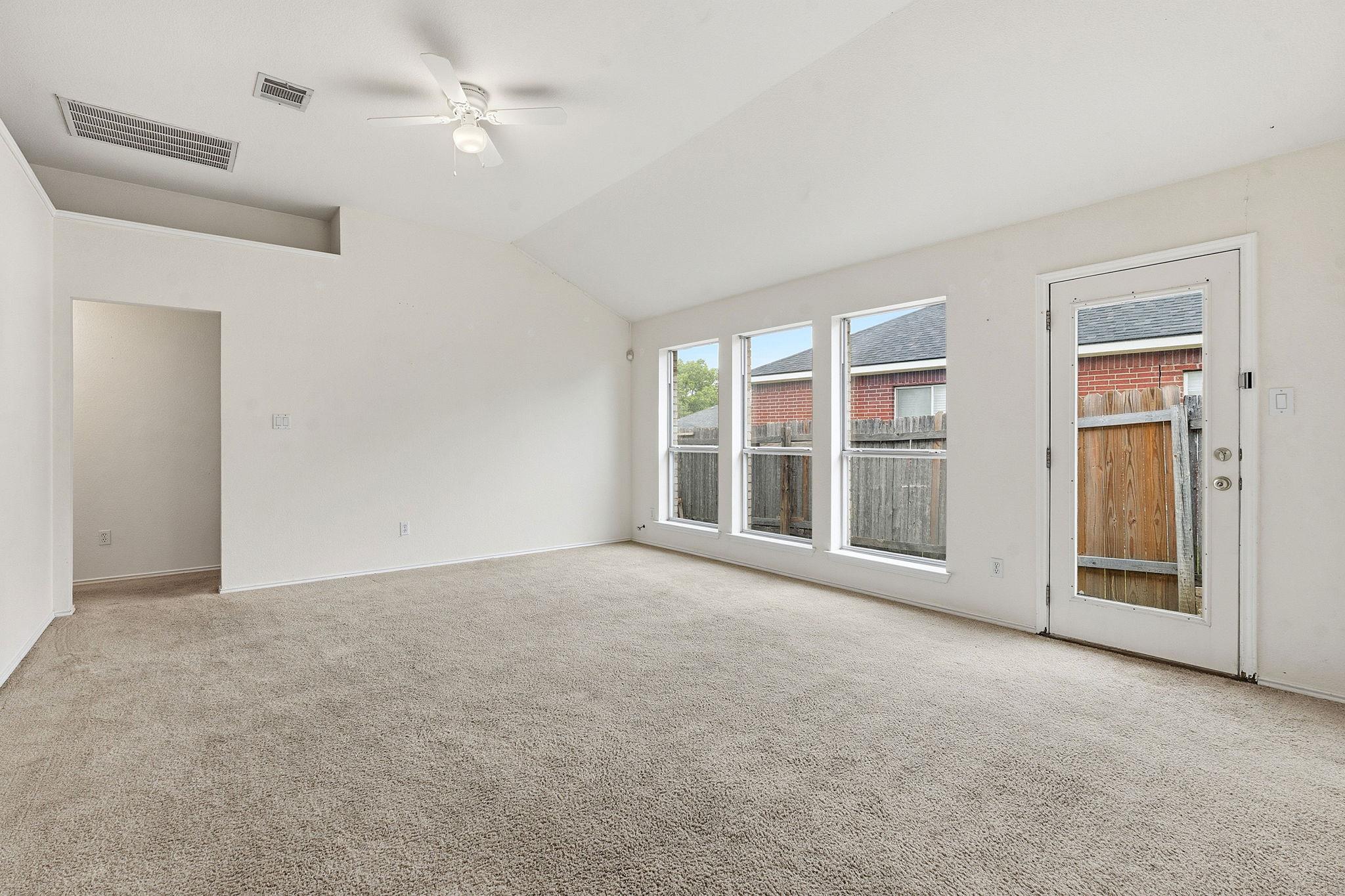 116 Blue Ridge Trl, Elgin, TX 78621
