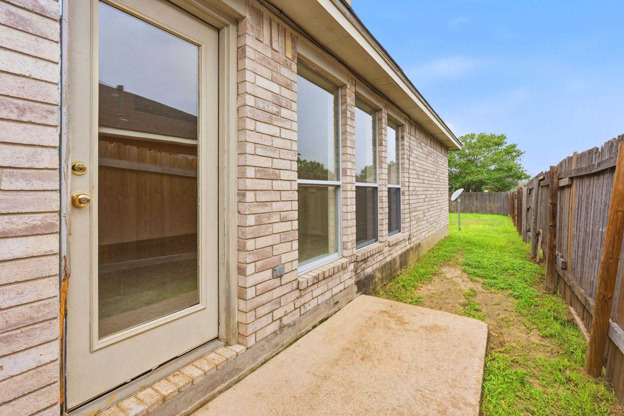 116 Blue Ridge Trl, Elgin, TX 78621
