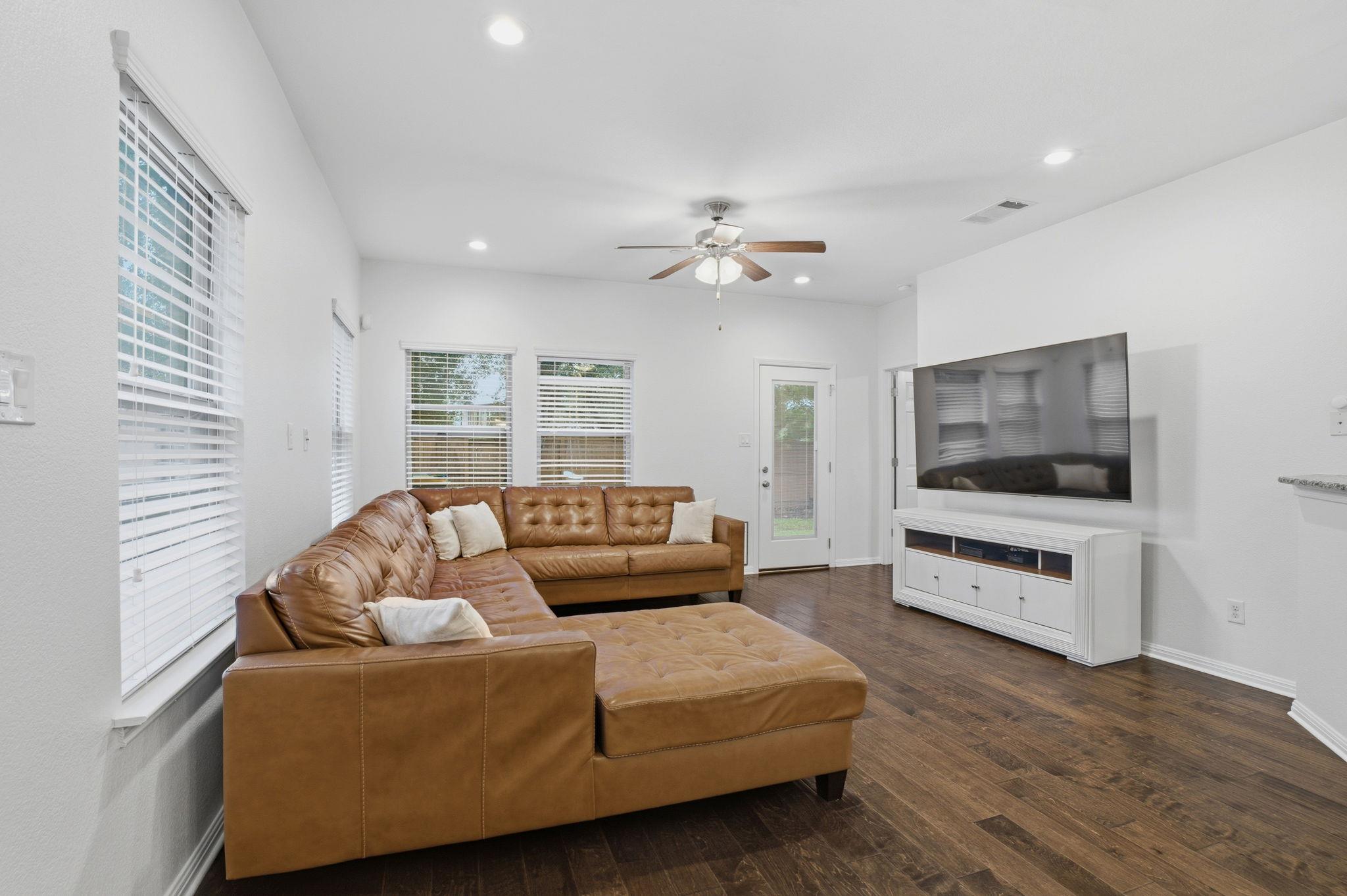 2304 S Lakeline Blvd # 404, Cedar Park, TX 78613