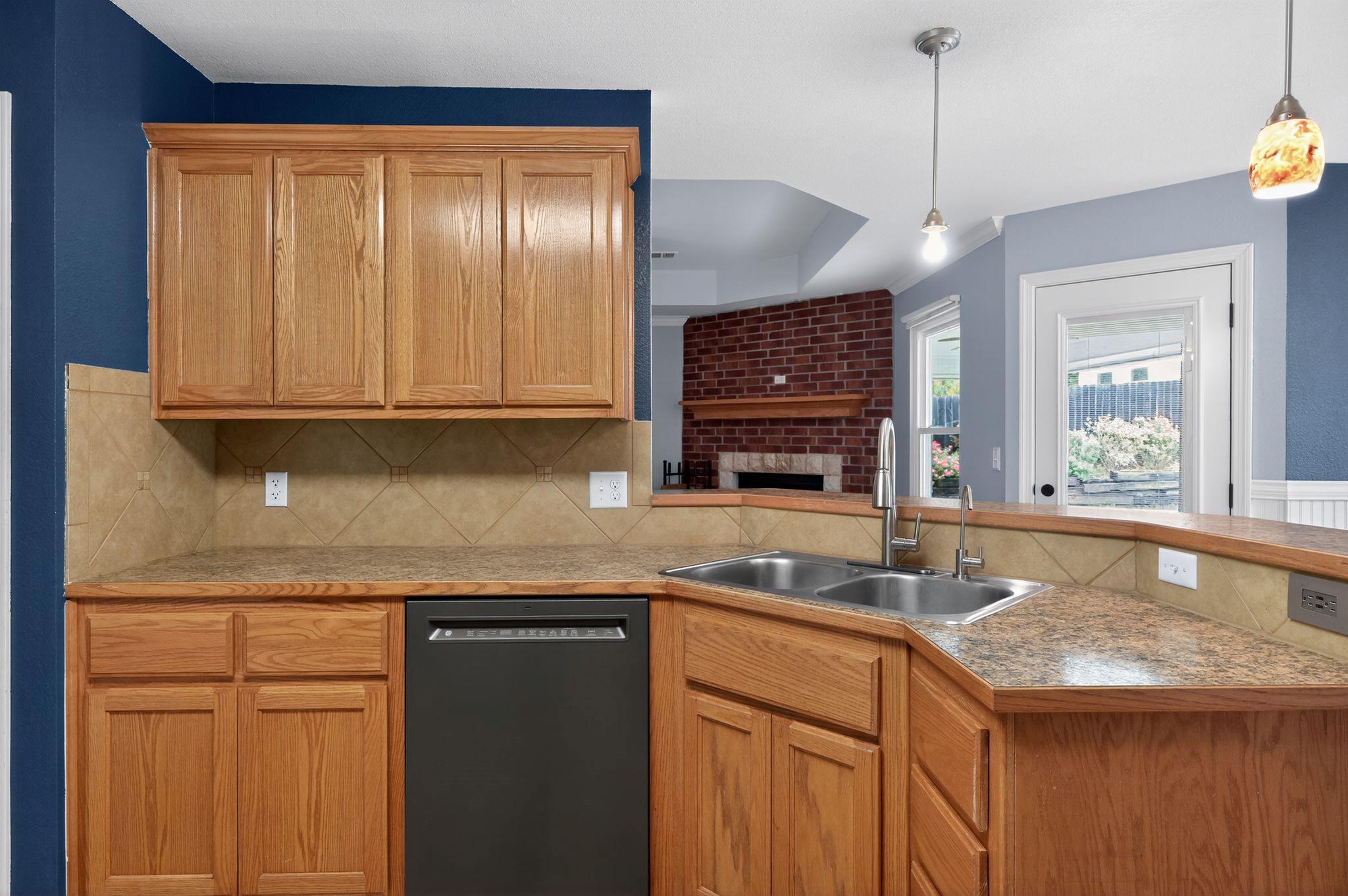 1507 E Johnson St, Burnet, TX 78611