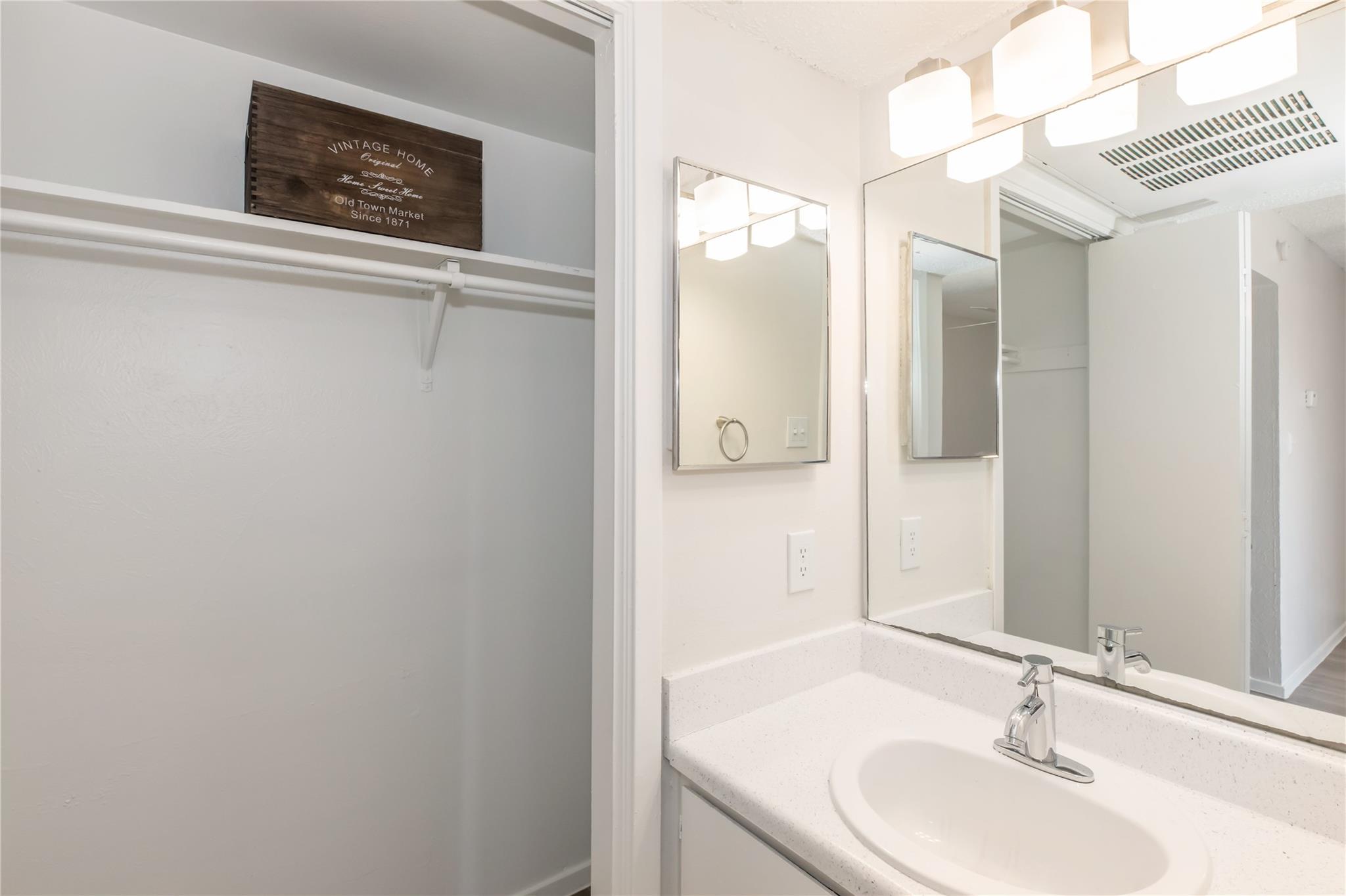 6010 N Lamar Blvd # 205, Austin, TX 78752