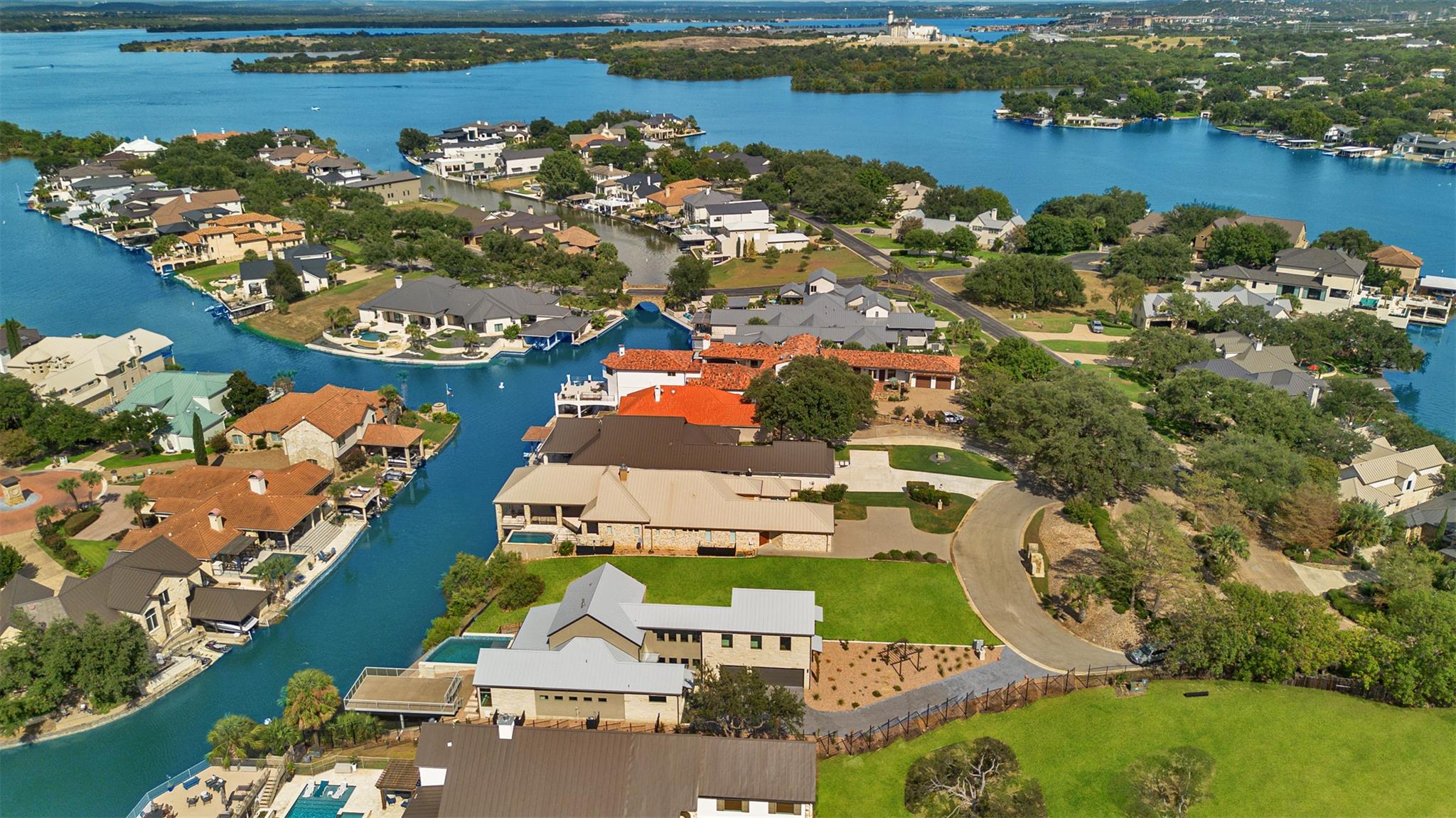 100 Wennmohs Pl, Horseshoe Bay, TX 78657