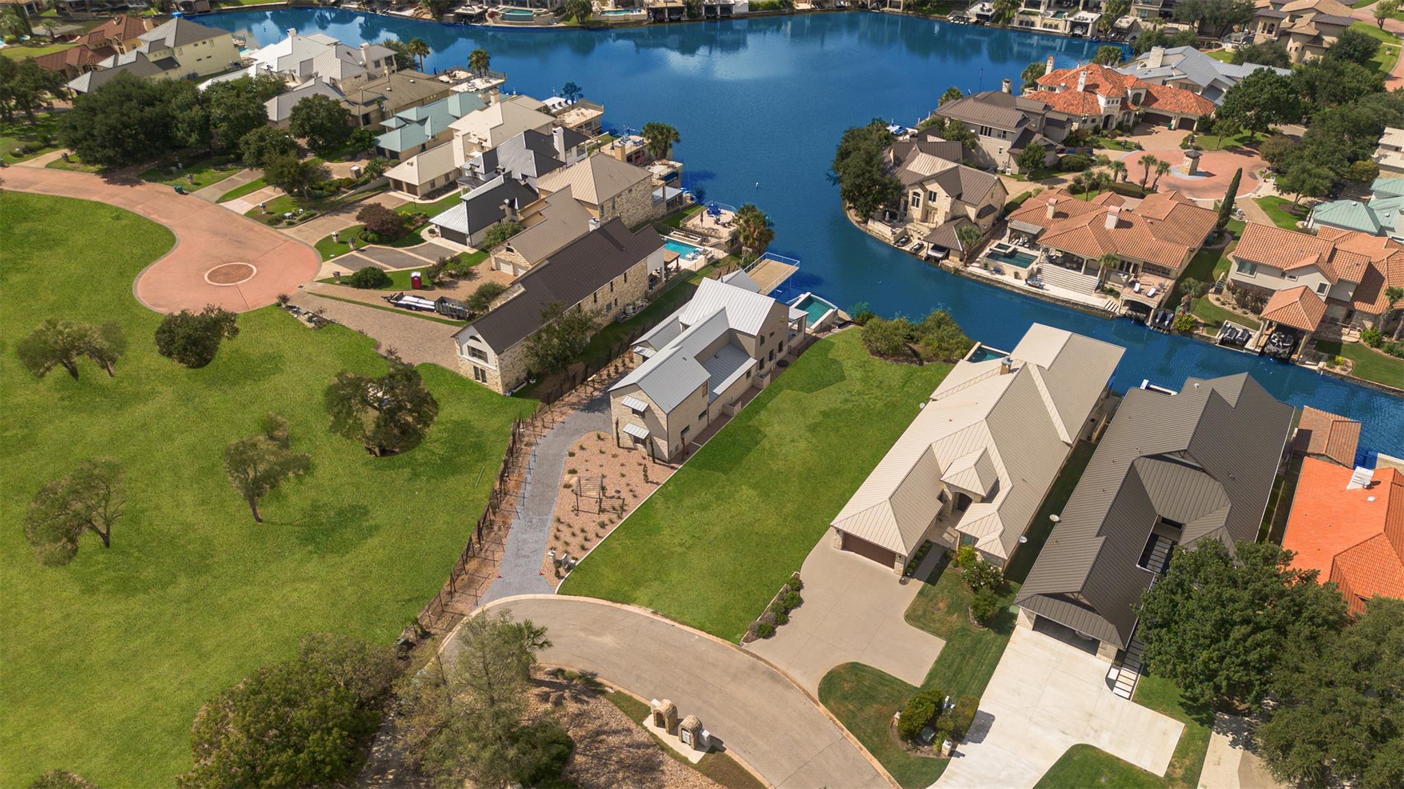 100 Wennmohs Pl, Horseshoe Bay, TX 78657