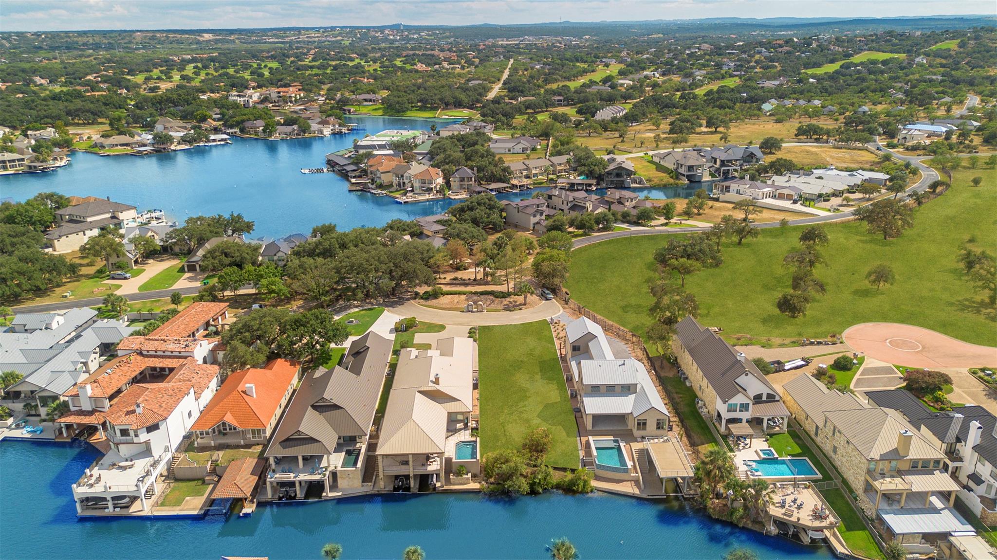 100 Wennmohs Pl, Horseshoe Bay, TX 78657