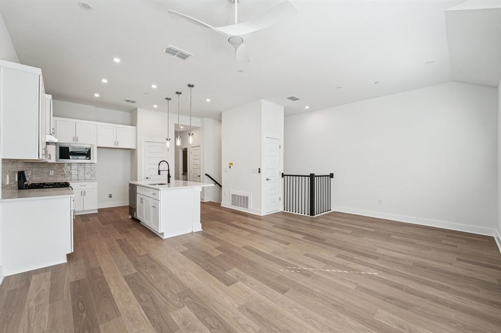 200 W 56th St # 8104, Austin, TX 78751