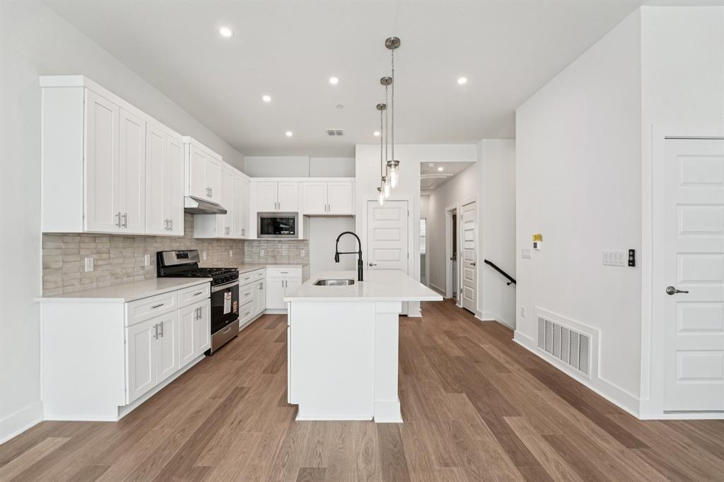 200 W 56th St # 8104, Austin, TX 78751