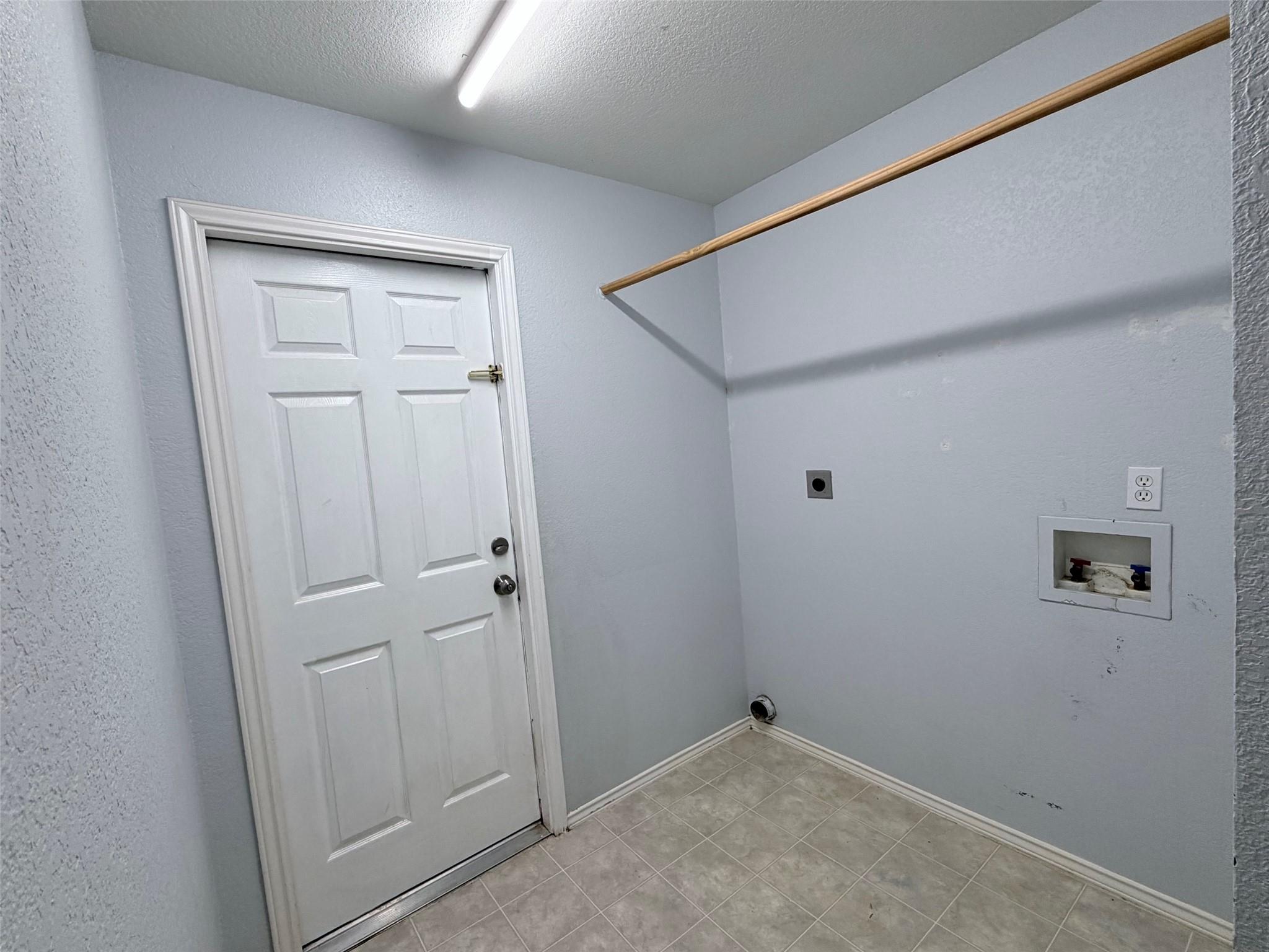 142 Nuuanu Ln, Bastrop, TX 78602