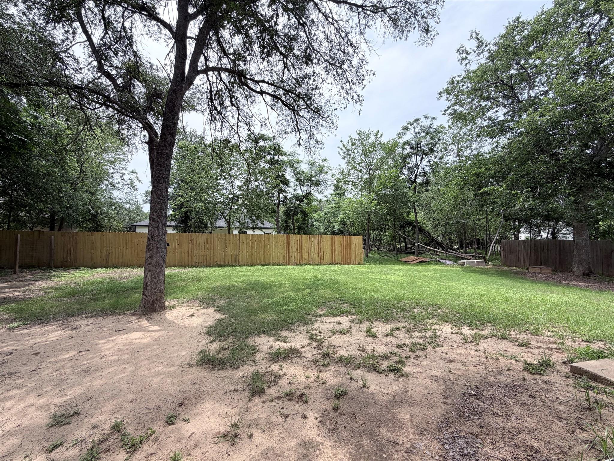 142 Nuuanu Ln, Bastrop, TX 78602