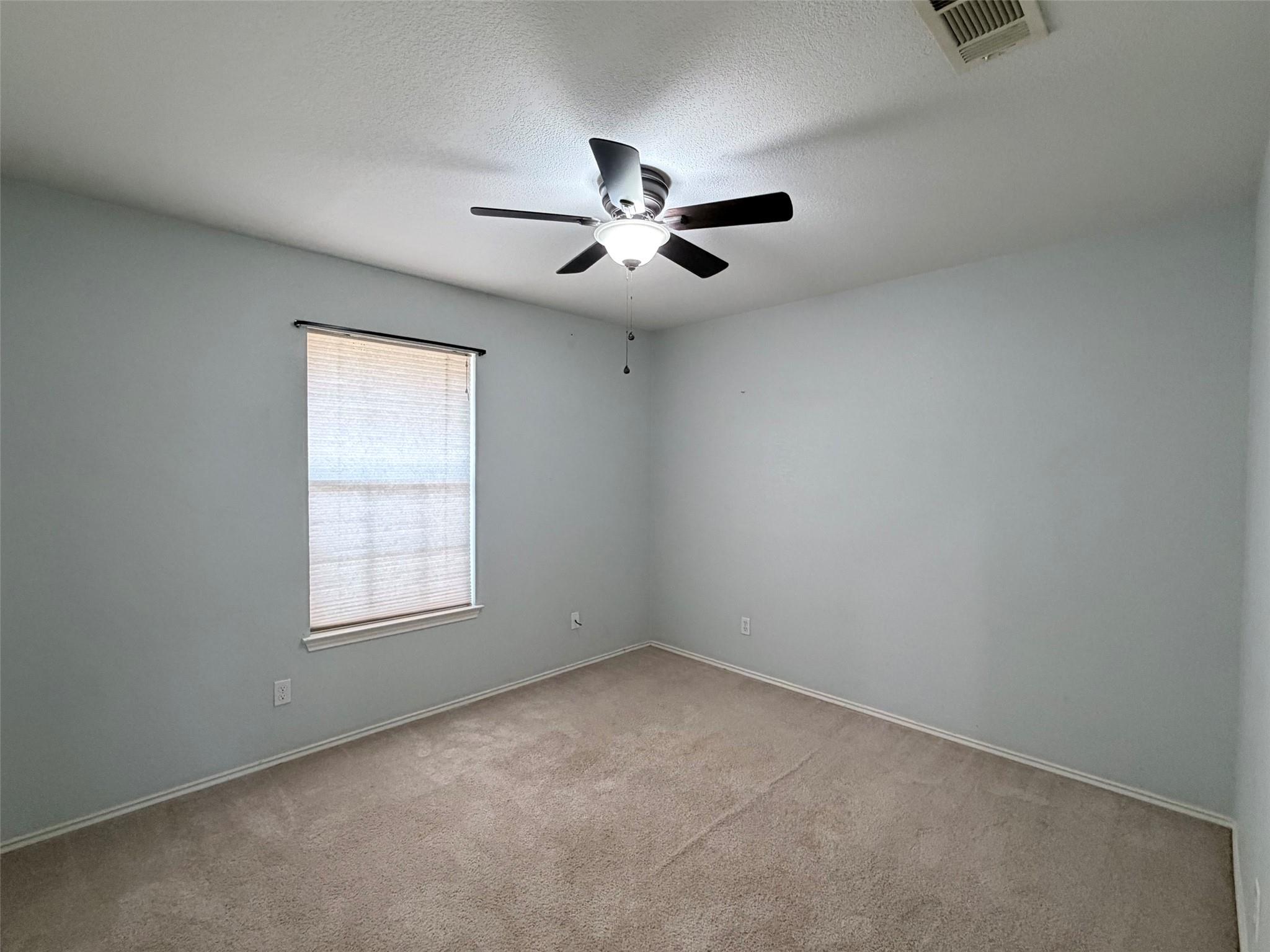 142 Nuuanu Ln, Bastrop, TX 78602