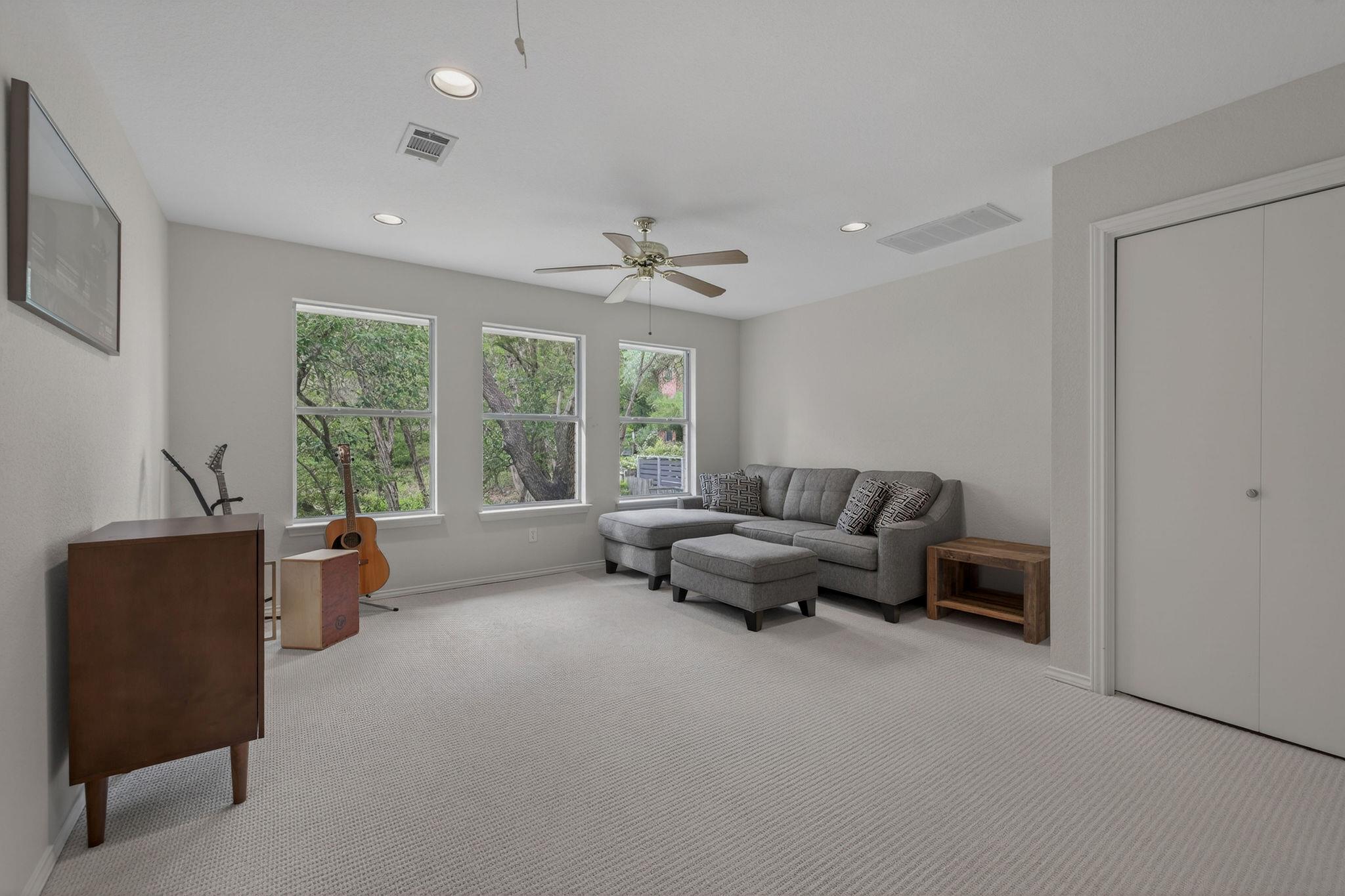 8910 Spicebrush Dr, Austin, TX 78759