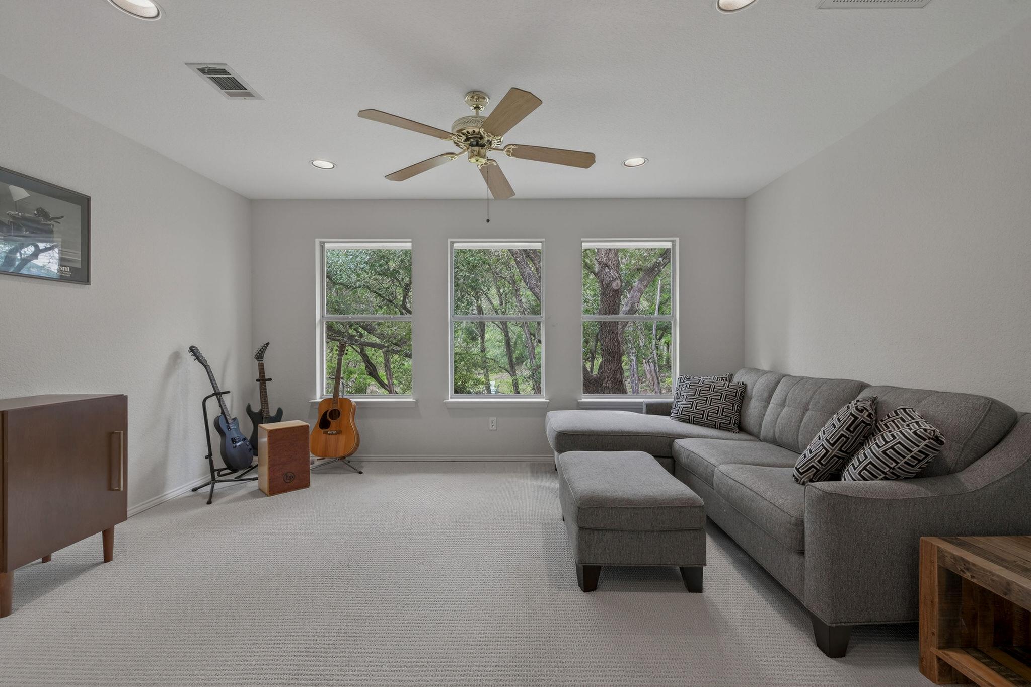 8910 Spicebrush Dr, Austin, TX 78759