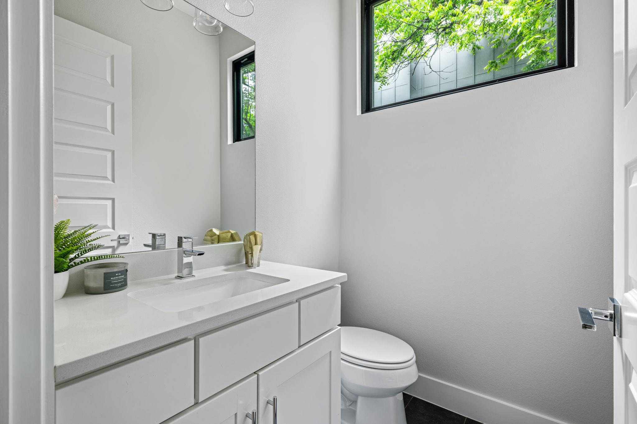1905 E 16th St # 2, Austin, TX 78702