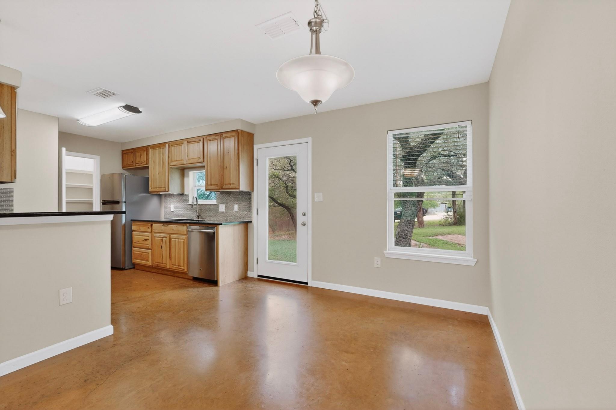 5 Las Flores Dr, Wimberley, TX 78676