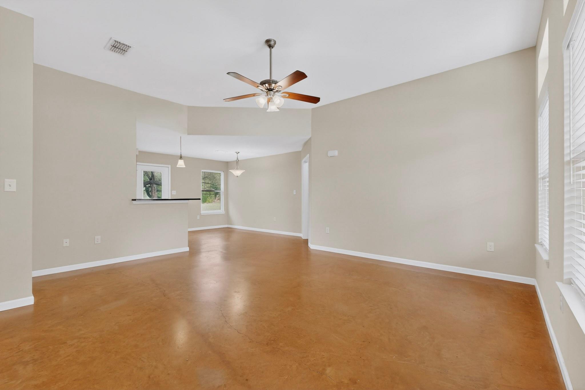 5 Las Flores Dr, Wimberley, TX 78676