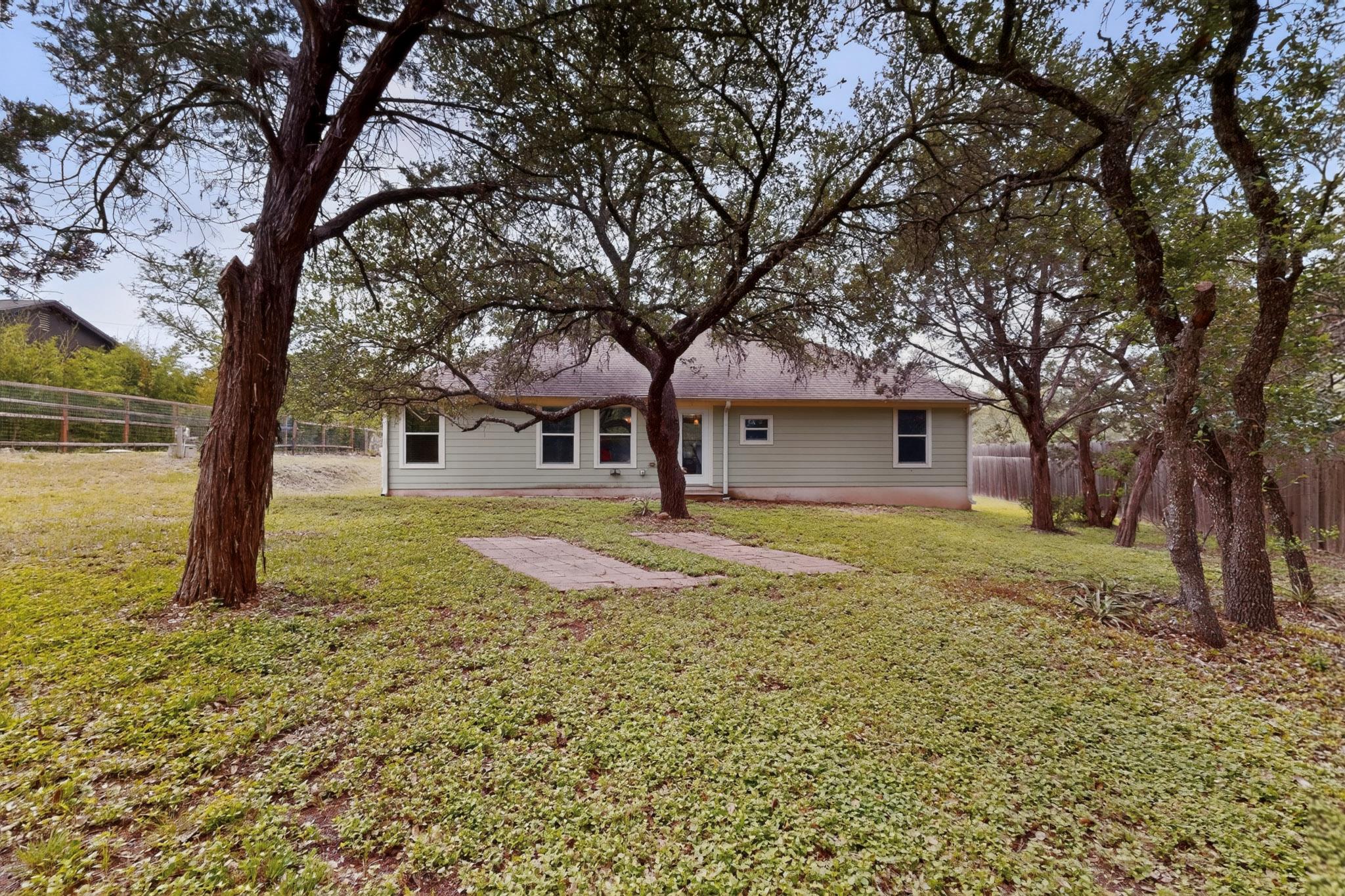 5 Las Flores Dr, Wimberley, TX 78676