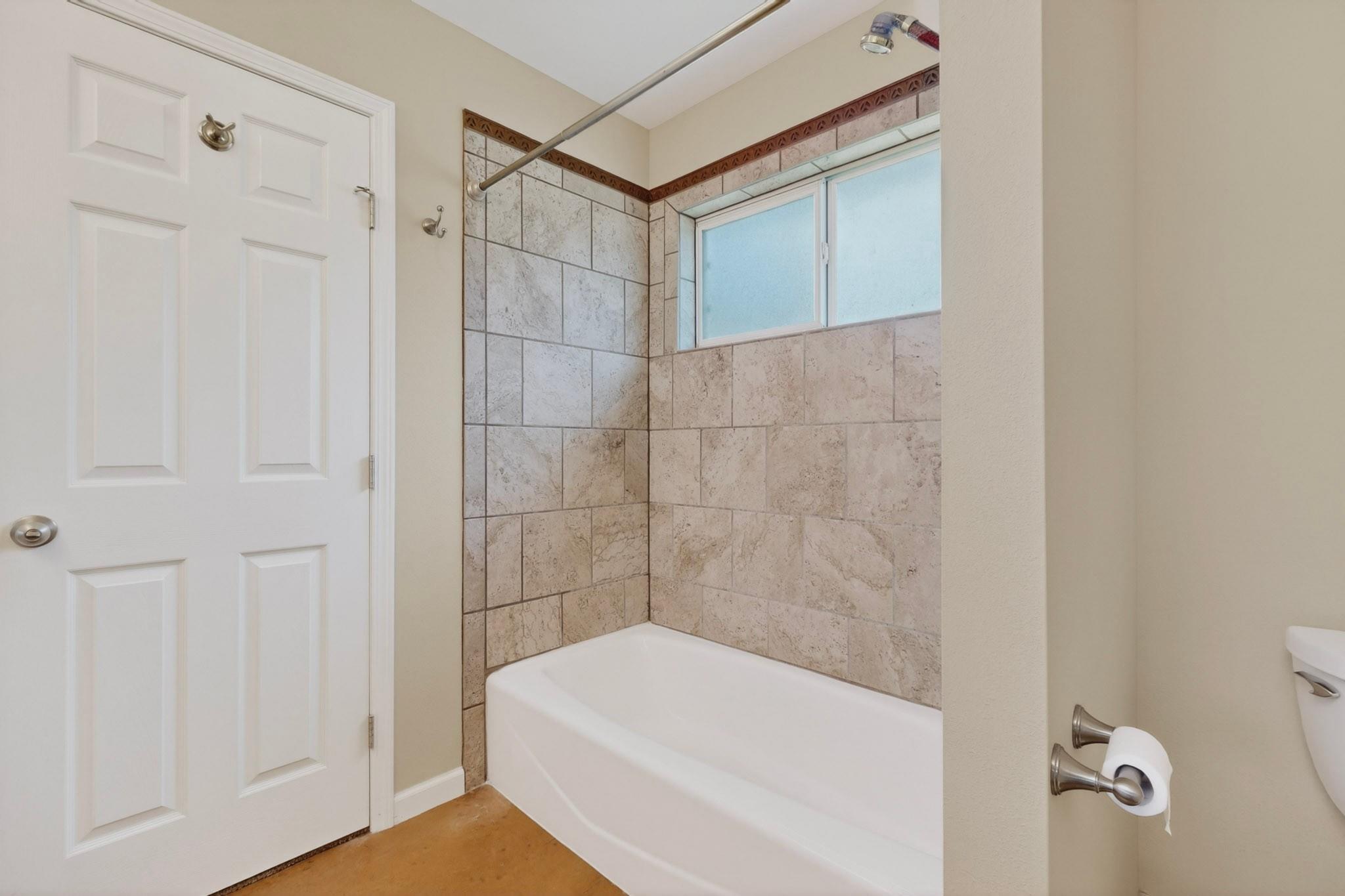 5 Las Flores Dr, Wimberley, TX 78676